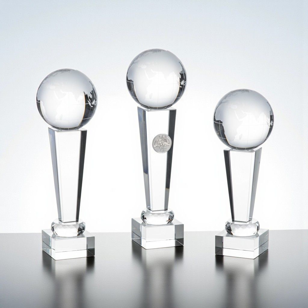 Glastrophäe mit Glasglobus