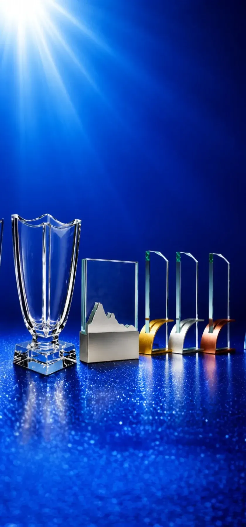 Moderne Glastrophäen und exklusive Business-Awards mit präziser Gravur für Firmen in ganz Österreich.