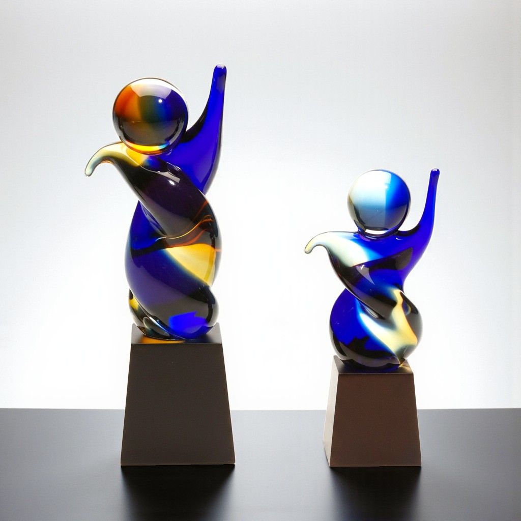 Glastrophäe auf Holzsockel