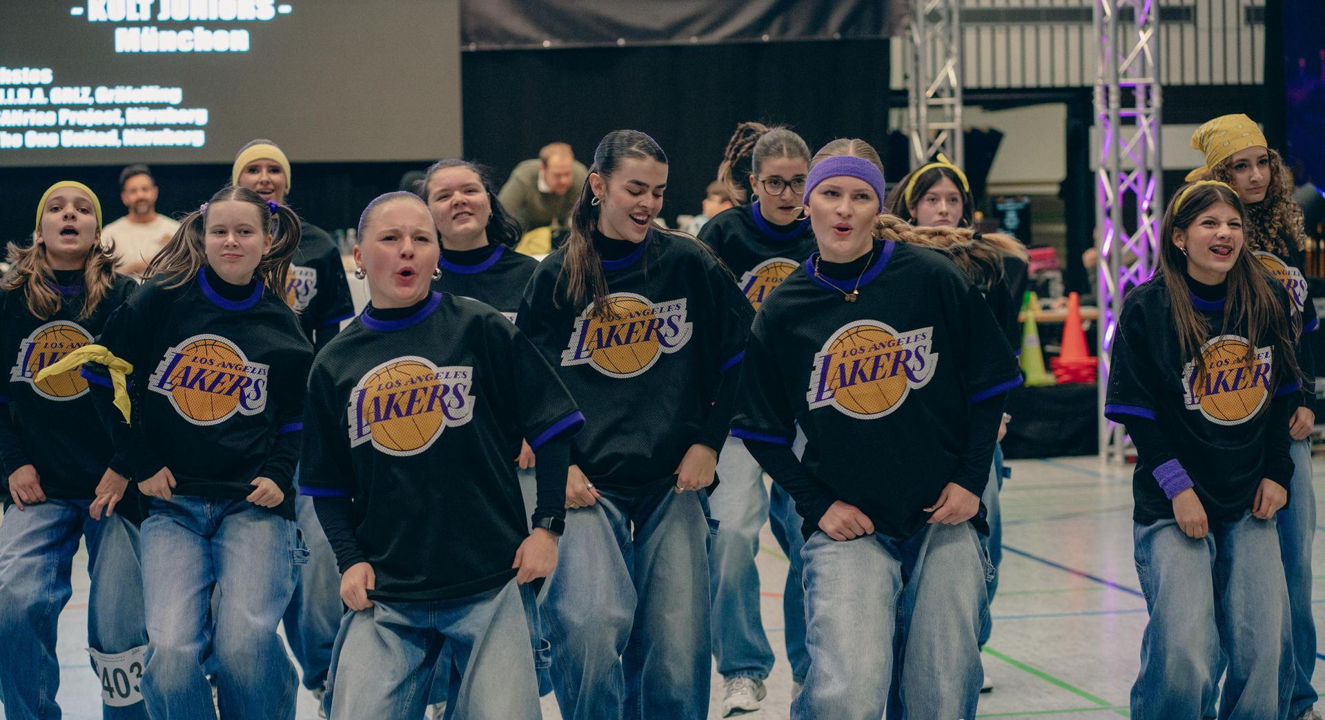 Jugendliche Zusammenhalt KULT