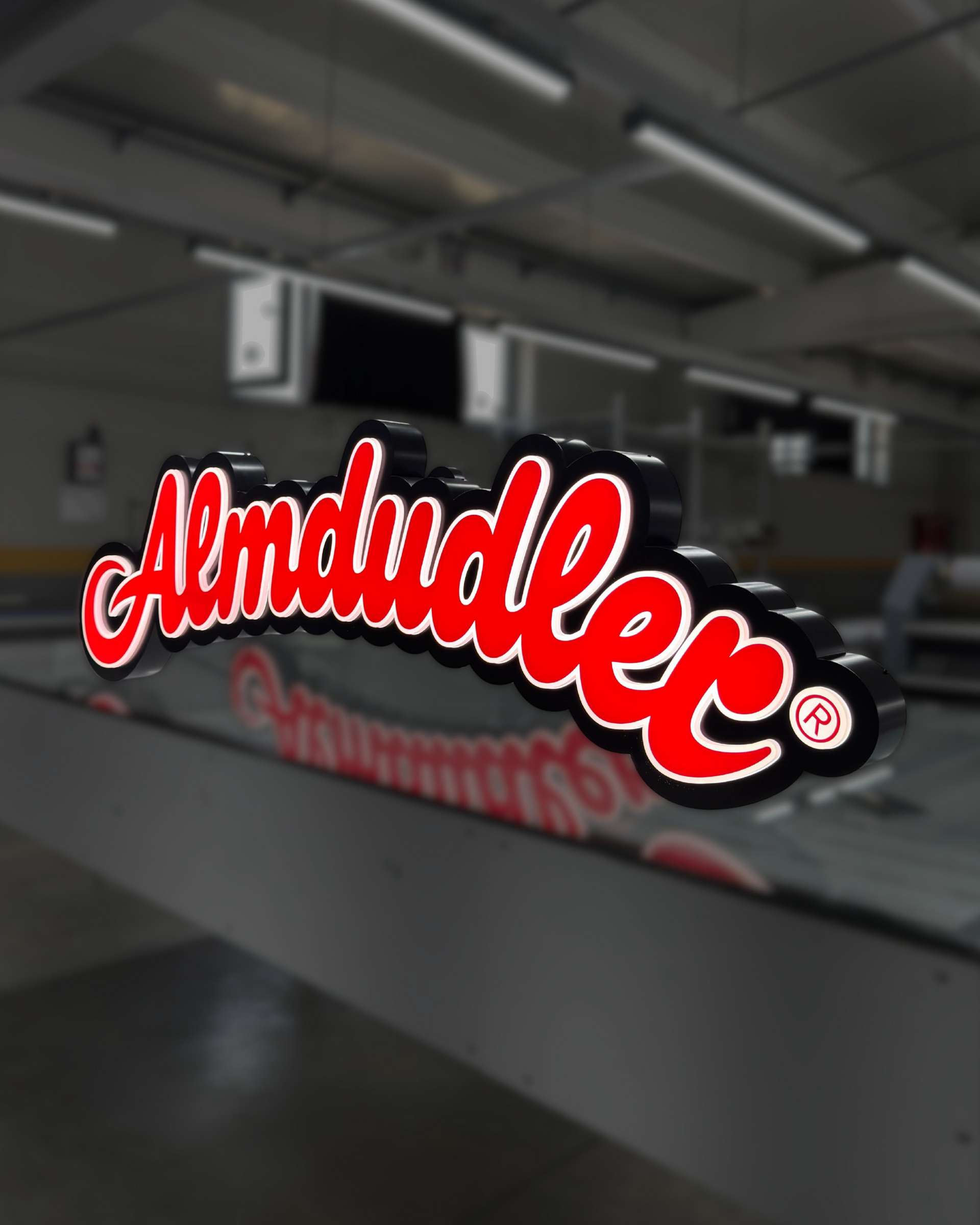 Logo Leuchtkasten mit individueller Formgebung
