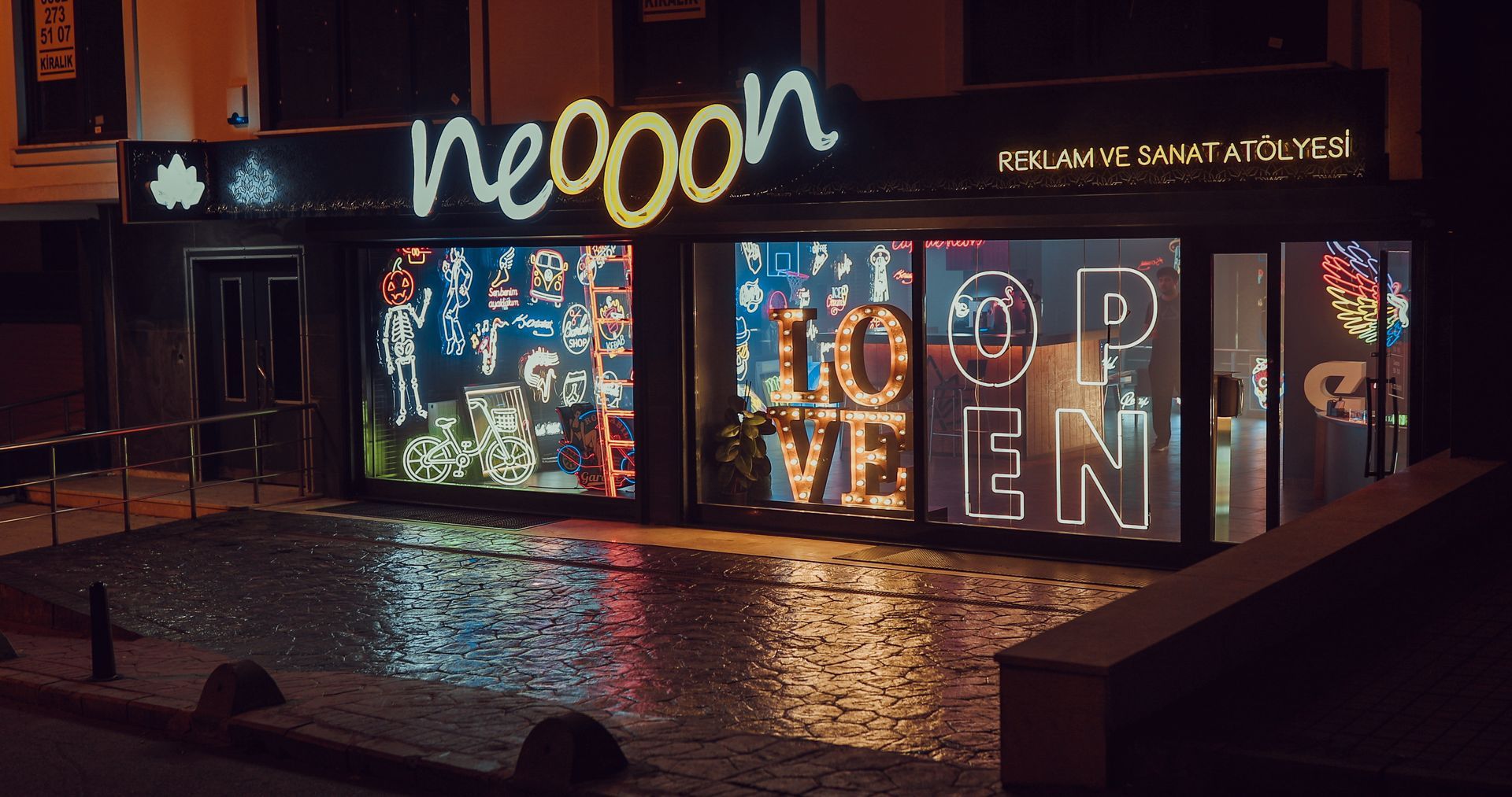 Reklamba Neon Showroom