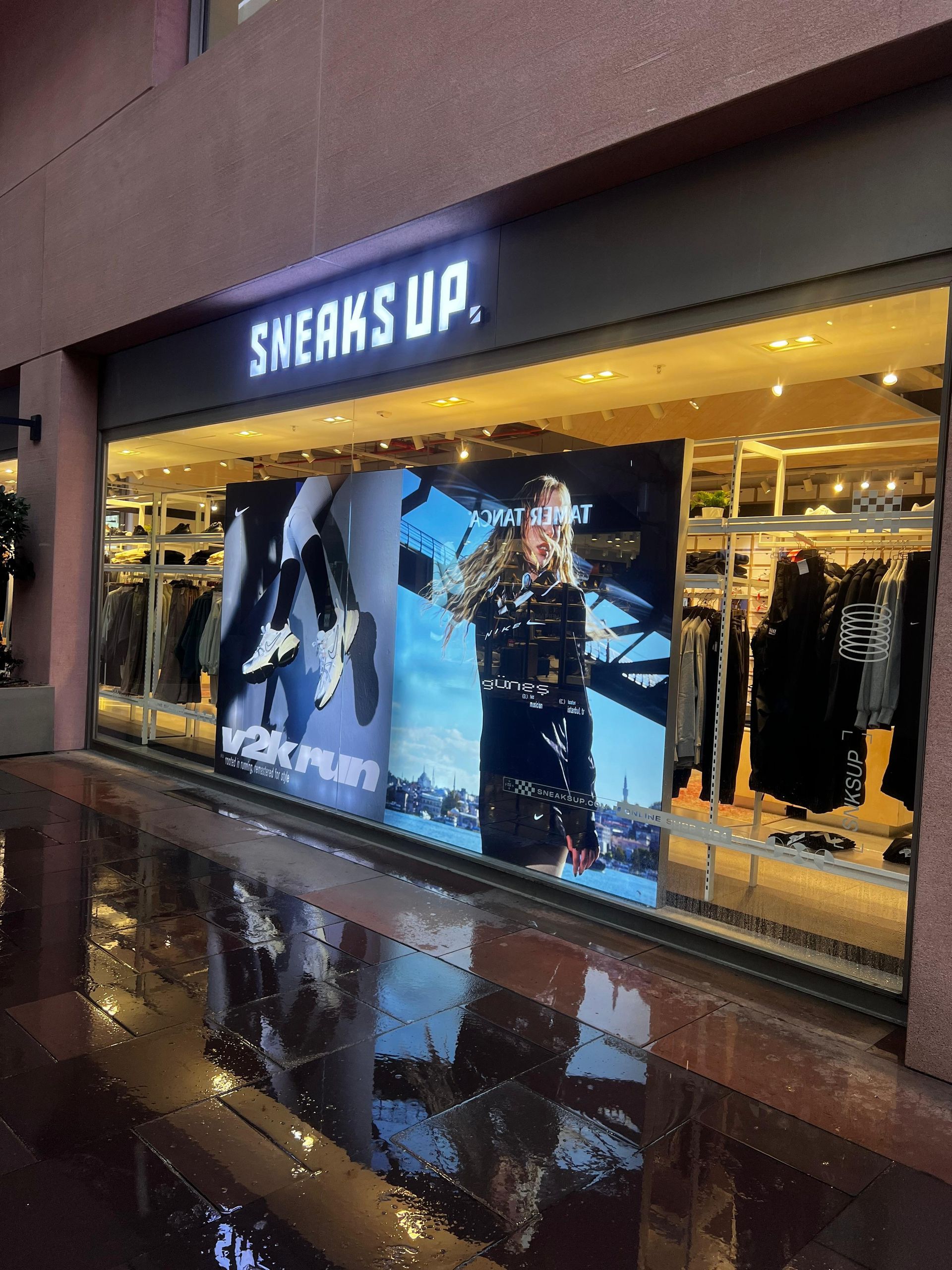 Profil 5 Logo Leuchtbuchstaben für einen Sneakerstore