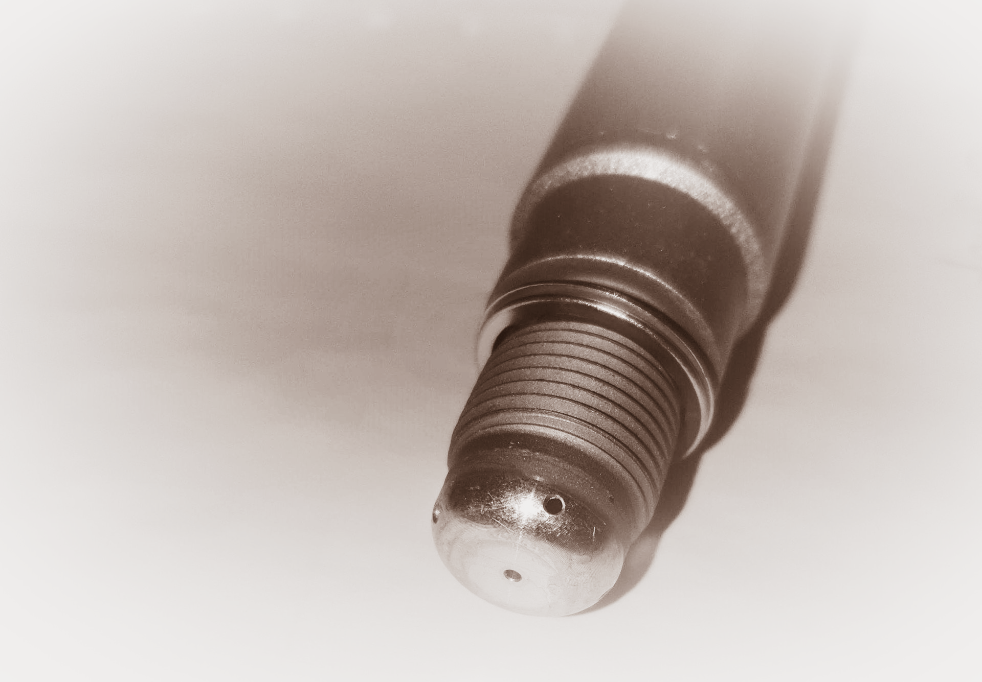 Neu entwickelte Vorkammerzündkerze für Gasmotoren mit 2- Ventiltechnik