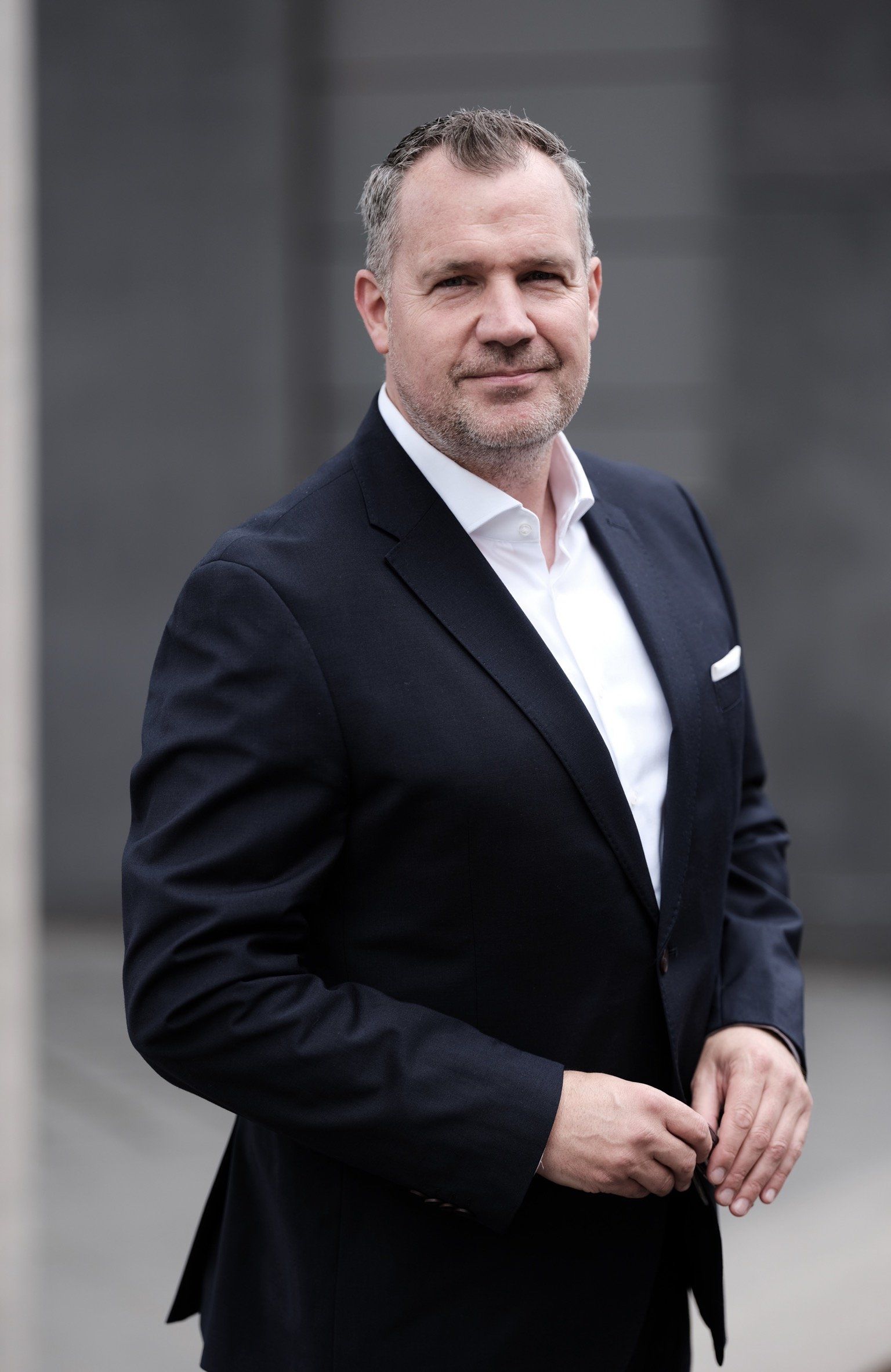 Seit über 25 Jahren moderiere ich Radio- und TV-Formate, leite Podiumsdiskussionen oder führe durch Galaabende. Gemeinsam machen wir Ihr Event zu einem besonderen Ereignis! Moderator und Medientrainer Andreas Wurm, Stadionsprecher, Nationalmannschaft