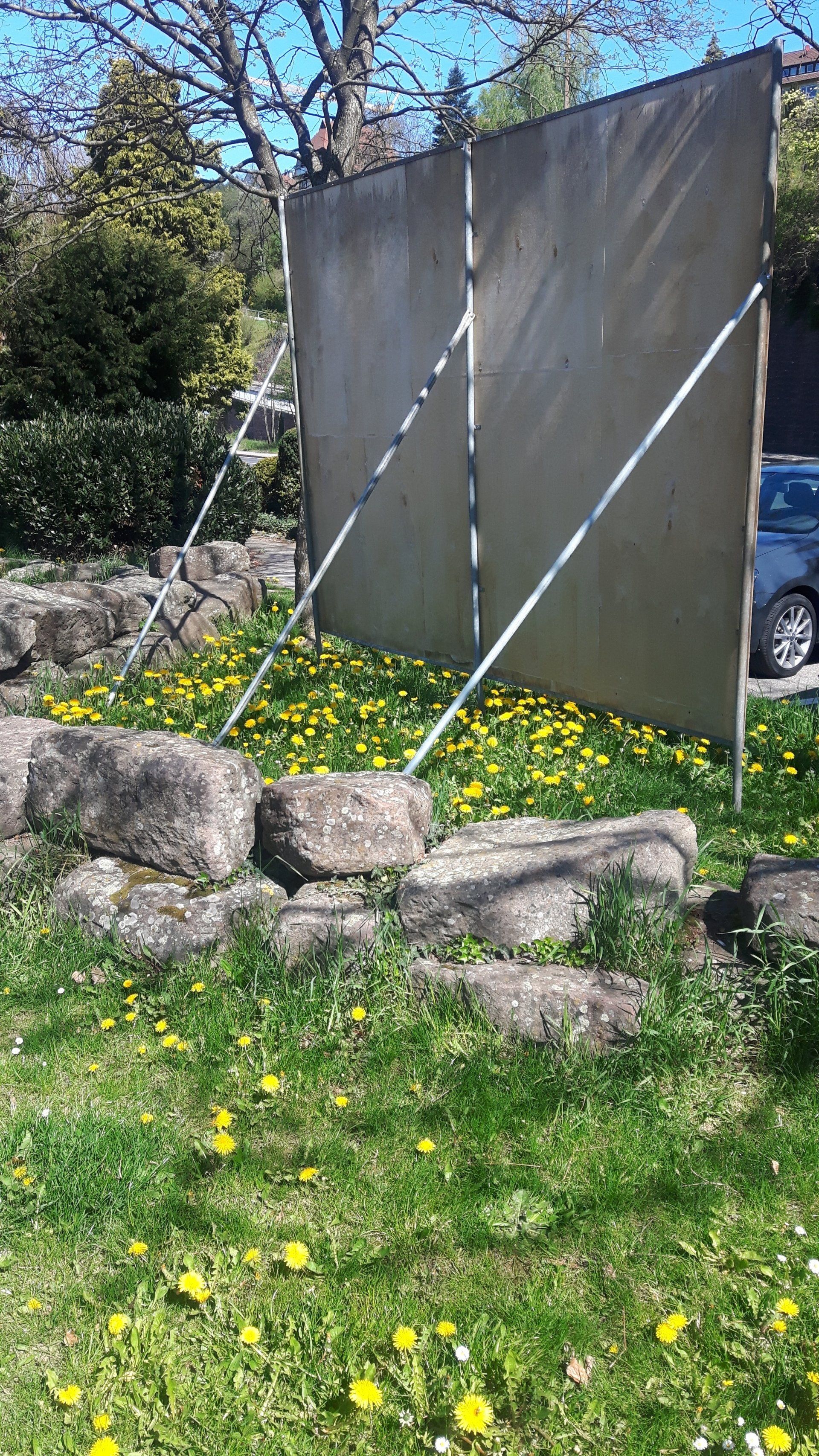 Hinter den Sprüchen, den Kulissen, vor den Sprüchen,