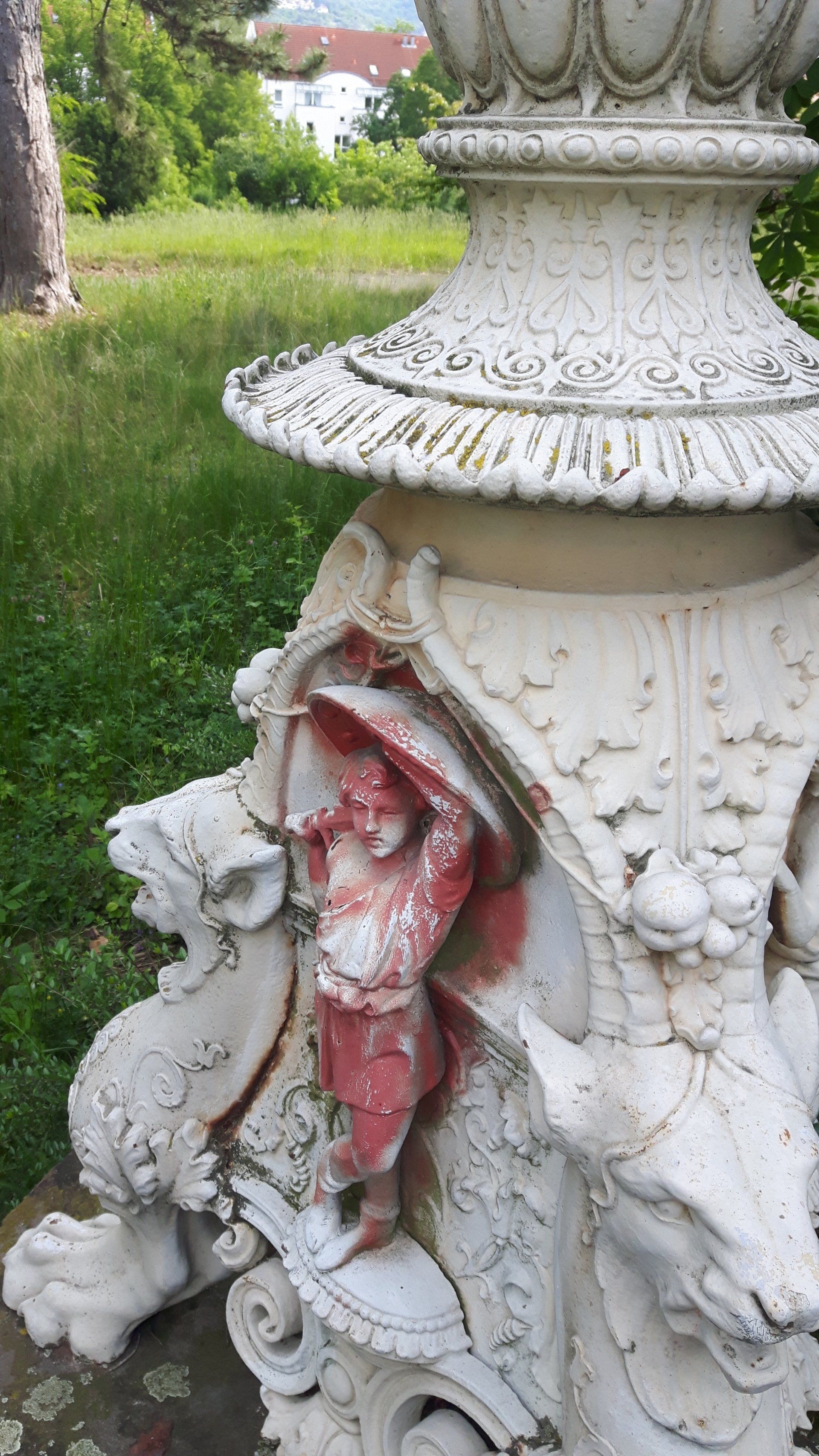 Skulptur Rot
