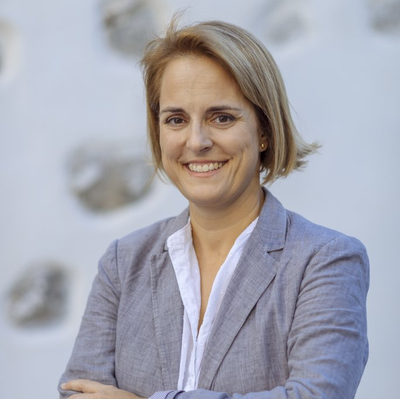 El cambio como palanca, haz que suceda. Pasemos a desarrollar nuestro papel, más activo, a provocar que las cosas sucedan, a coger las riendas de nuestra vida, porque si este momento necesita de algo es que demos lo mejor de nosotros mismos. Nuestro talento, nuestro potencial necesita pasar a la acción y contribuir al cambio. Webinar de Mara Esteban Foto de perfil de Mara Esteban que es gerente de Arca de Babel, Técnico de Innovación en la Gestión del Capital Humano. Directora de Generando Talento