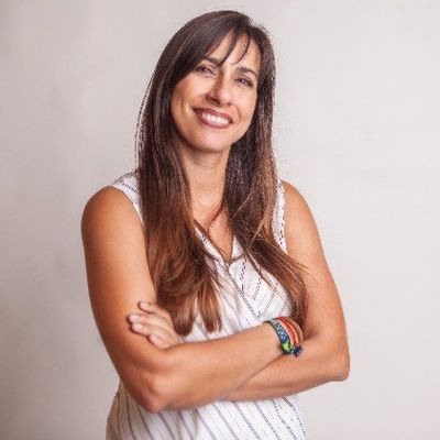 Foto de perfil de Lula González que es Coach Digital para empresas, generadora de contenido, podcaster y ganadora de los Premios Podcast Nacional de iVoox, en la categoría Empresa y Tecnología con La Chica del Ascensor