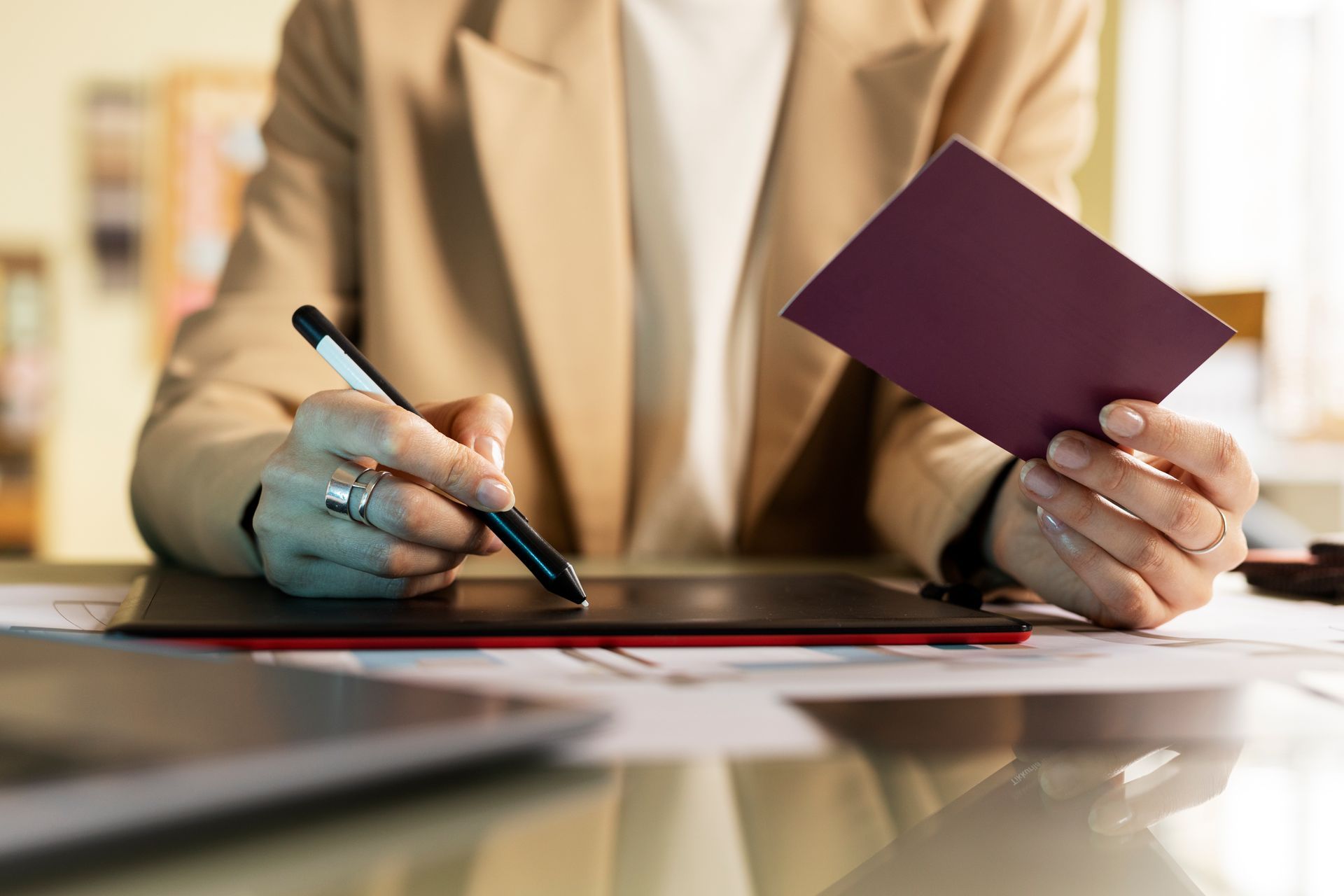 Abogado especialista en extranjería en Madrid asesorando a cliente extranjero en Vicálvaro sobre residencia y nacionalidad.