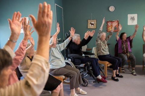 Yoga sur chaise Yoga sur chaise
