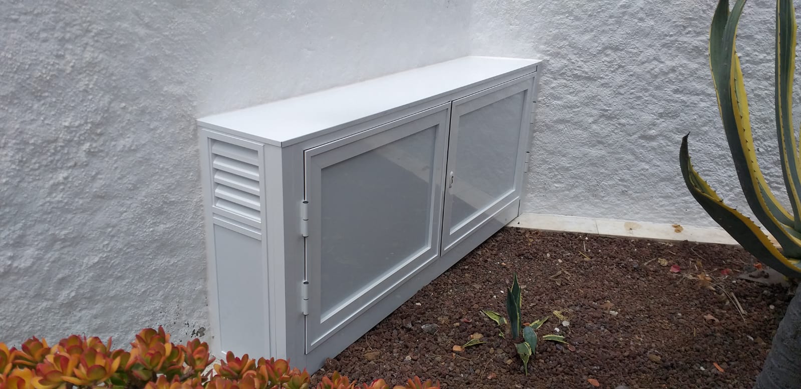 pequeños cerramientos y puertas de registro