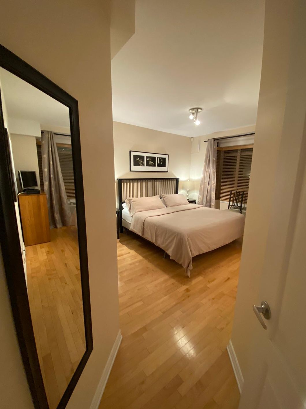 Sunset Suite 403 Master-bedroom