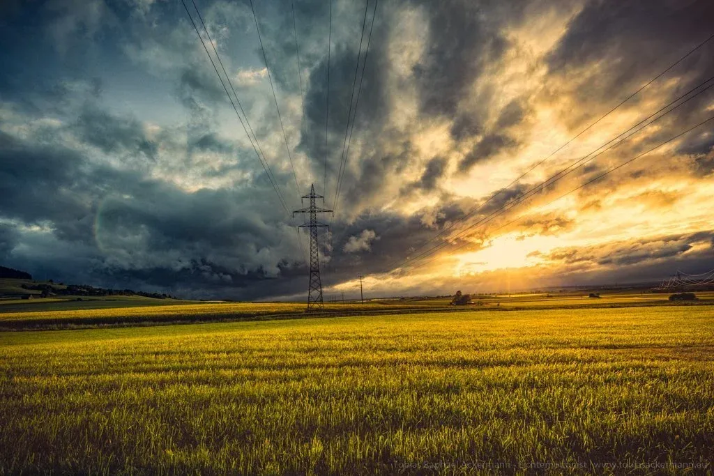 Wolkenlücken beim Sonnenuntergang