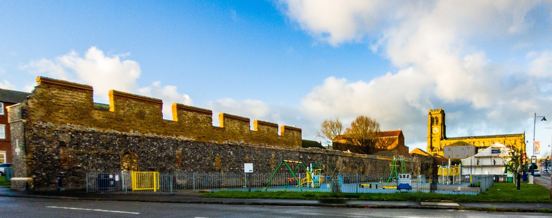 Ernie Childs Artist
Ernie Childs Sculptor
Great Yarmouth
Ernie Childs Mural
Great Yarmouth Potteries