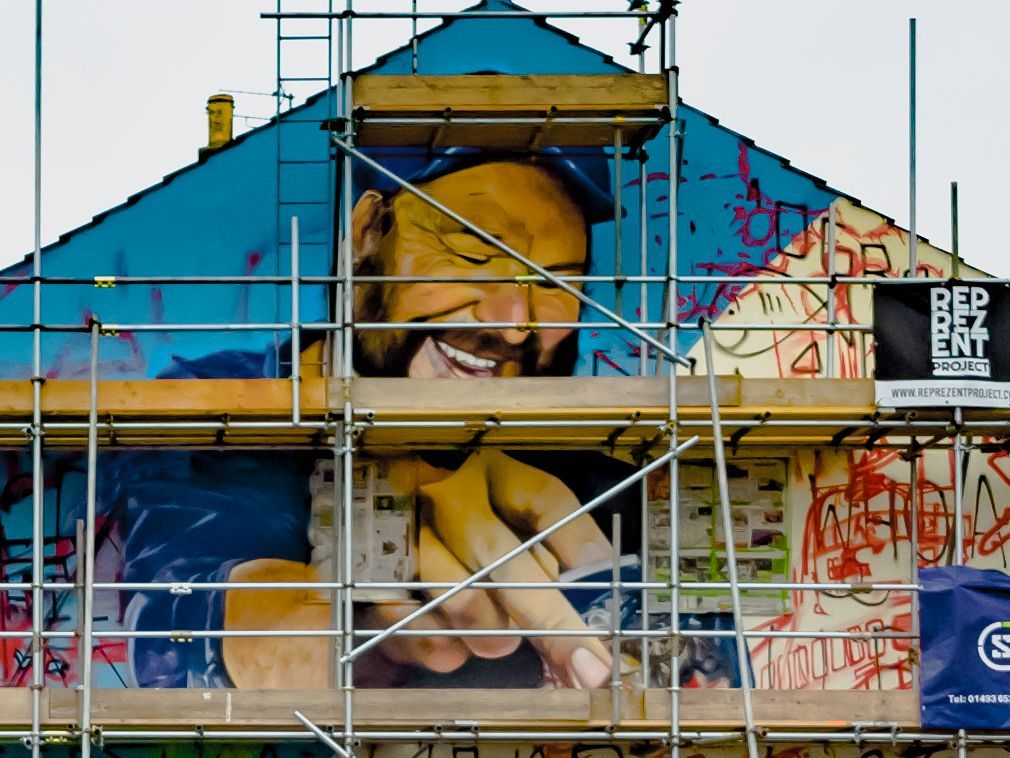 Ernie Childs Artist
Ernie Childs Sculptor
Great Yarmouth
Ernie Childs Mural
Great Yarmouth Potteries