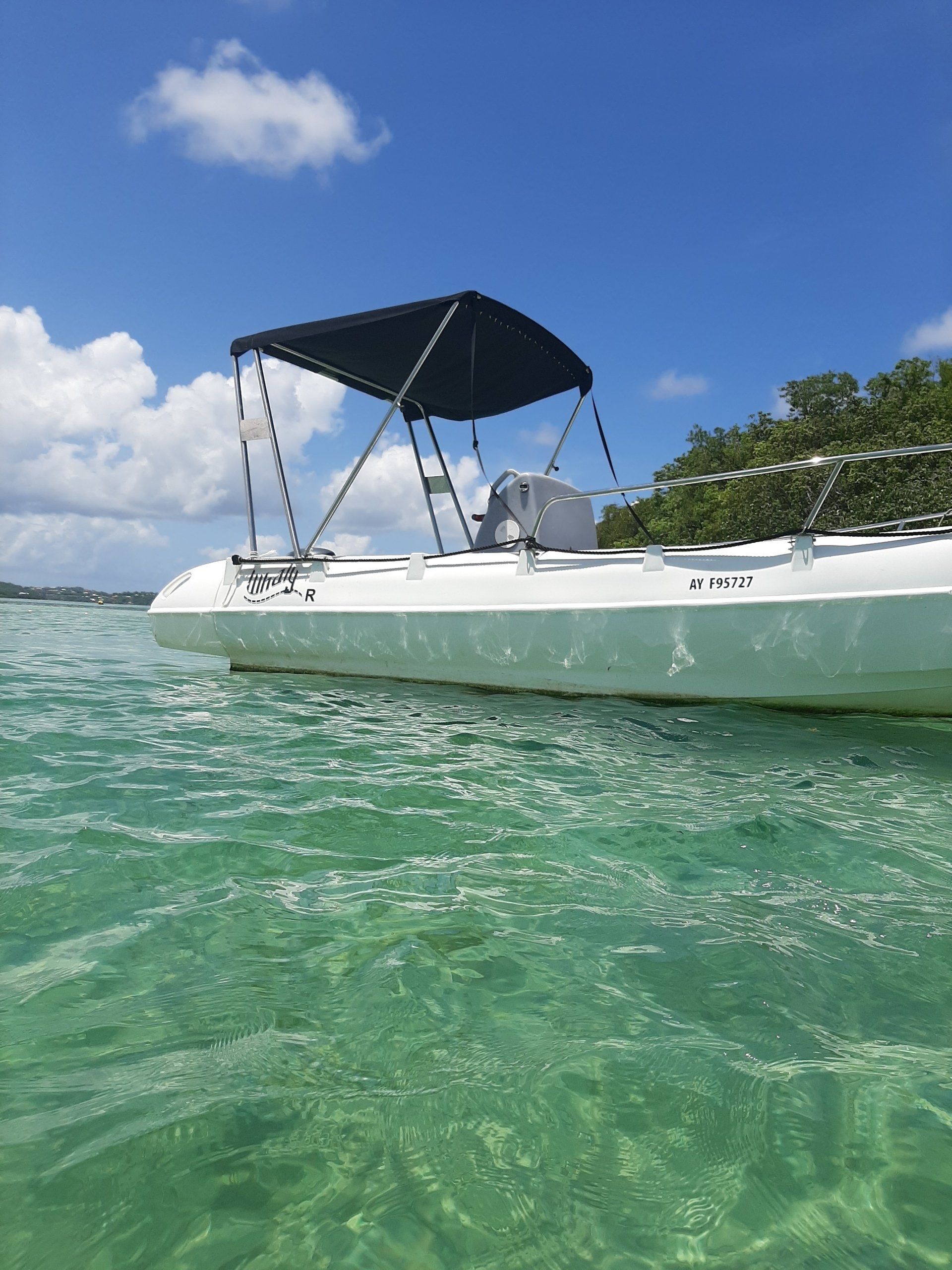 Bateau Whally 500 - location bateau avec permis le François Martinique - location de bateaux la Martinique