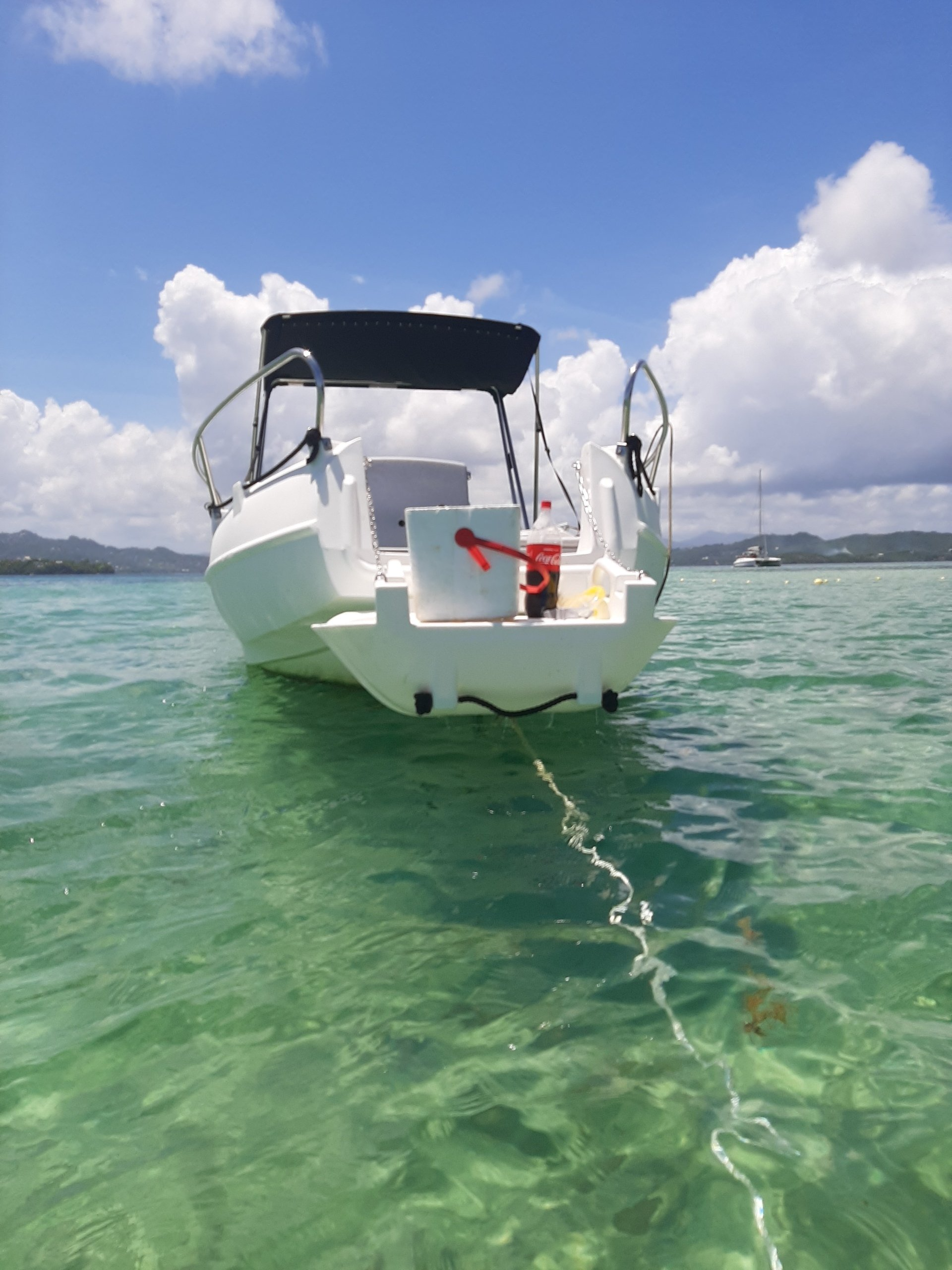 Bateau Carolina 14 - bateau sans permis Martinique - location de bateaux la Martinique