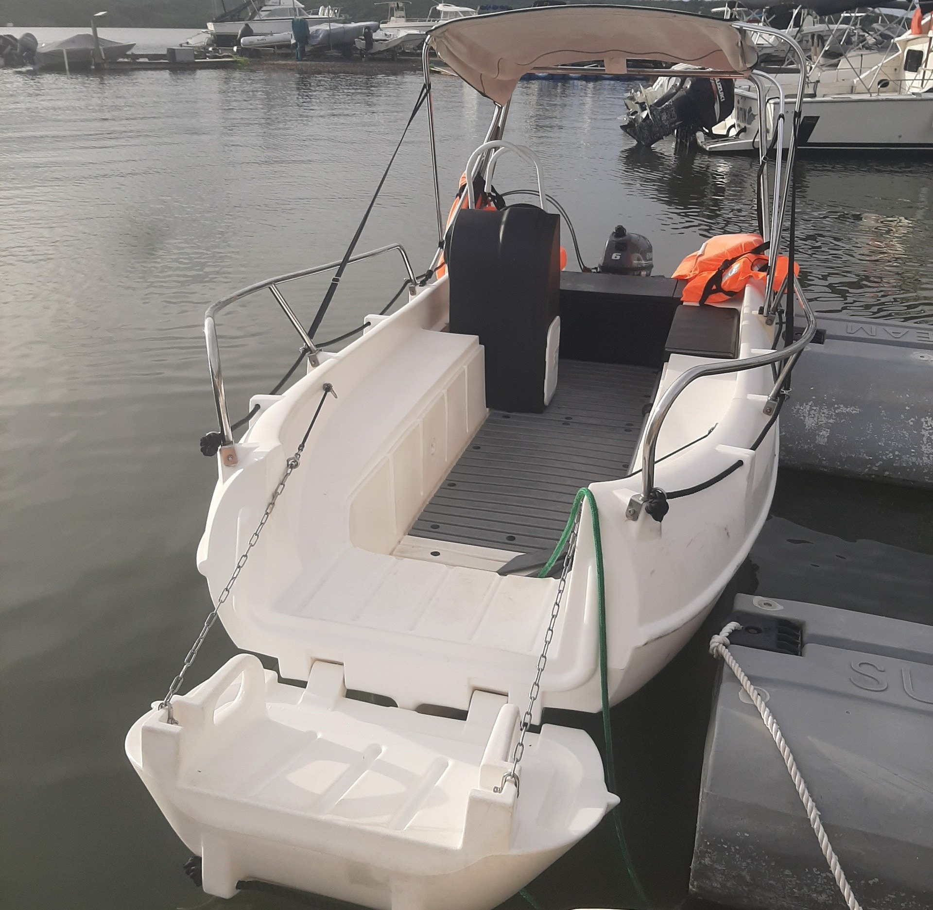 Bateau dracius - bateau sans permis Martinique - location bateau Martinique