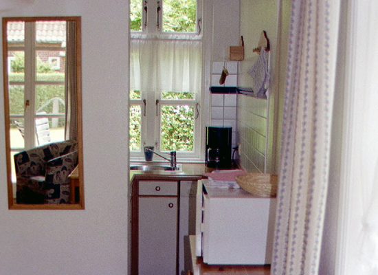 Haus Matthäus Ferienwohnung 3 Anbau. Durchgang von Wohnzimmer zur Küche. Lichtdurchflutet.