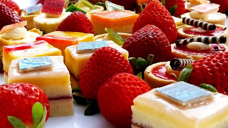 strawberry and cake slices