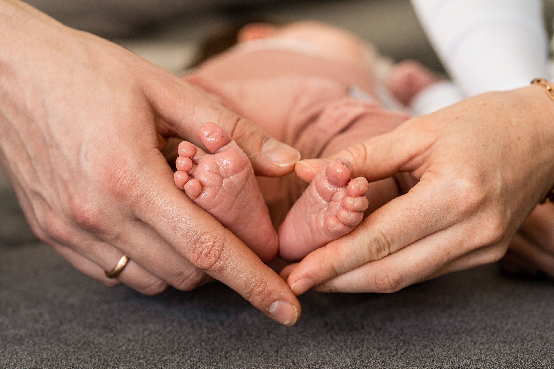 Babybauch Fotoshooting Neugeborenes Newborn