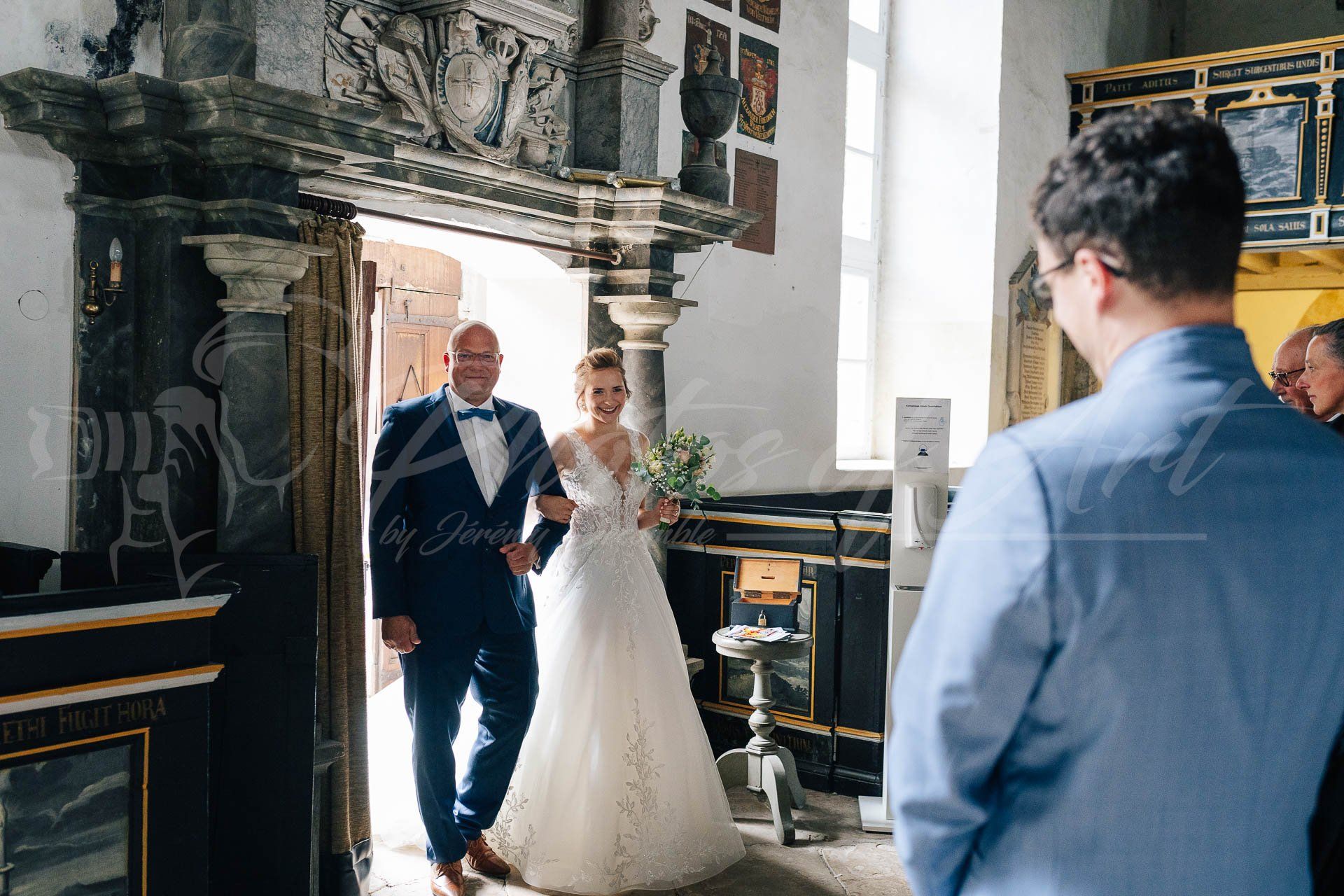 Brautvater Braut Kirche Hochzeit