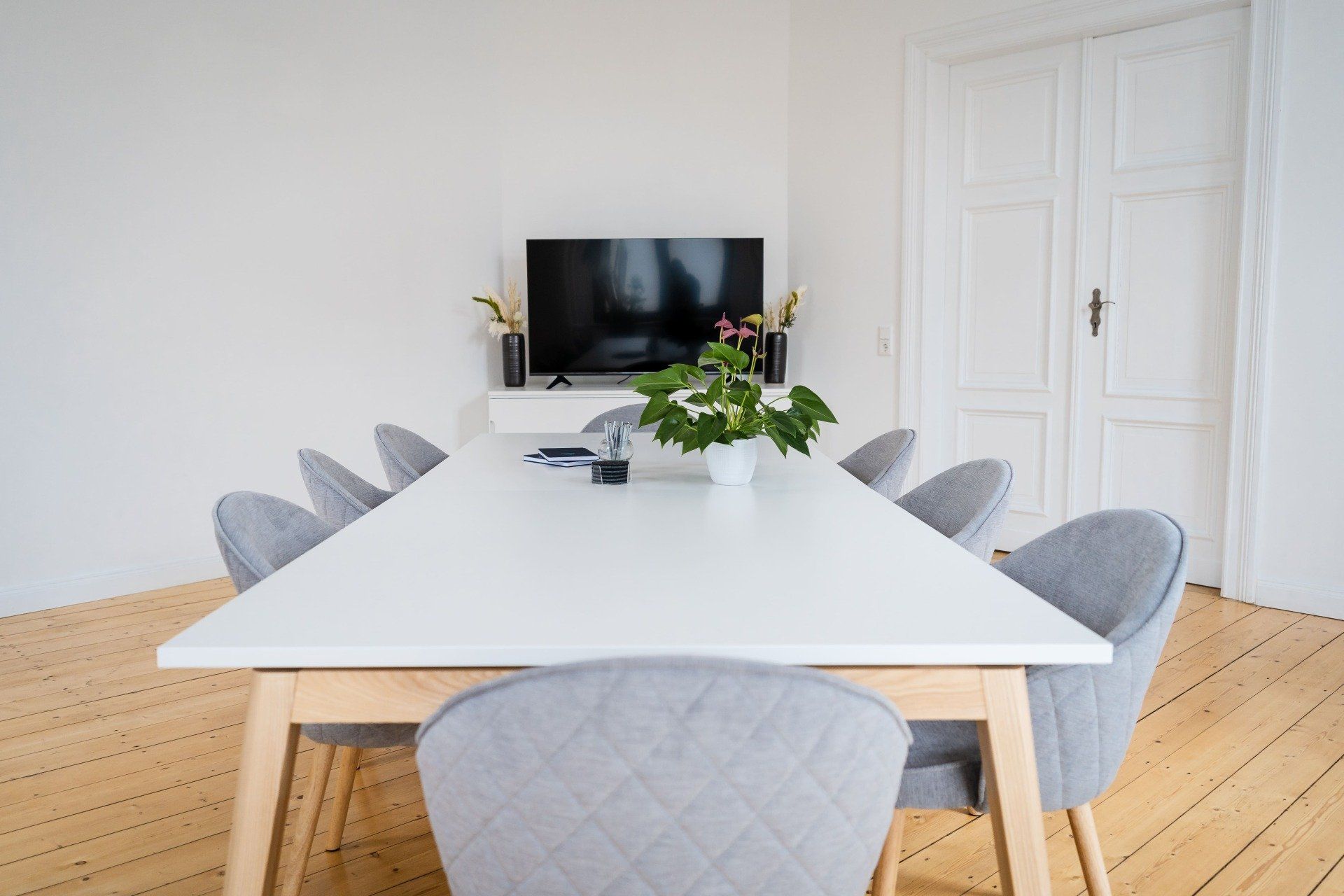 Besprechungsraum, Versicherungsbüro Teammeeting