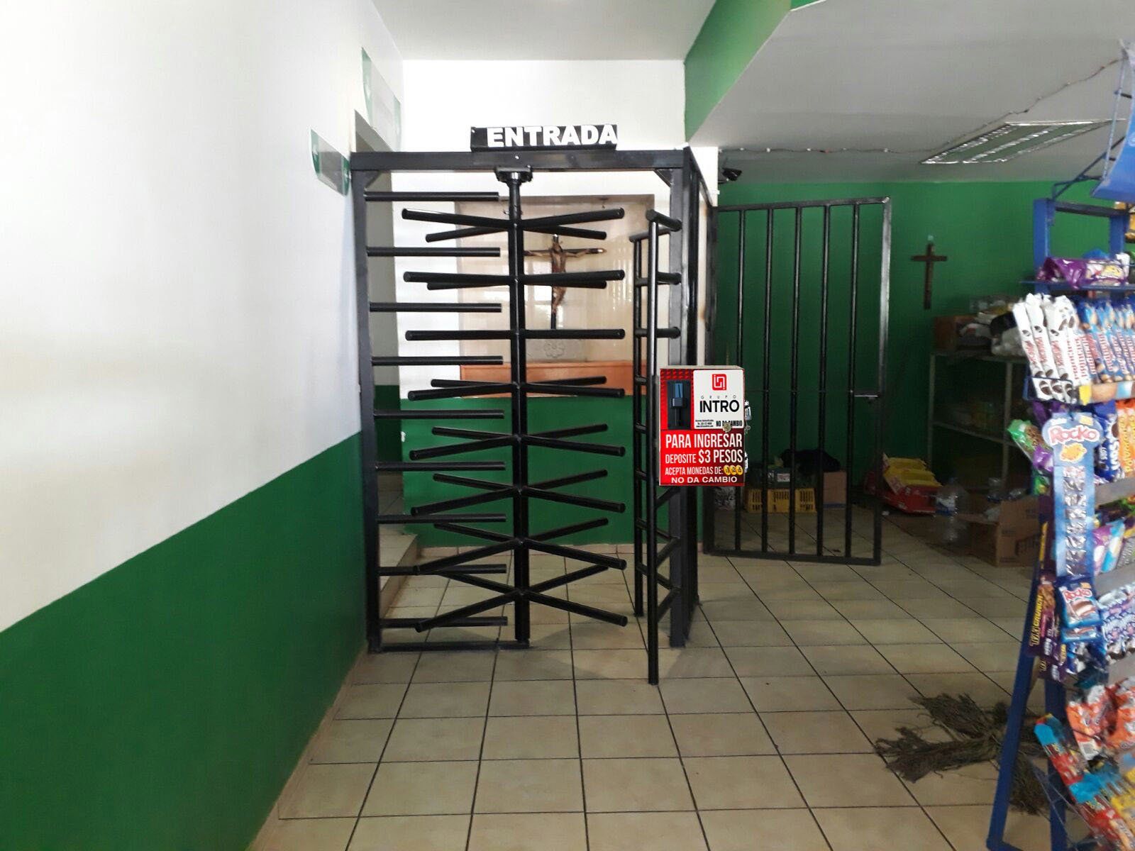 Puertas giratorias para baños públicos