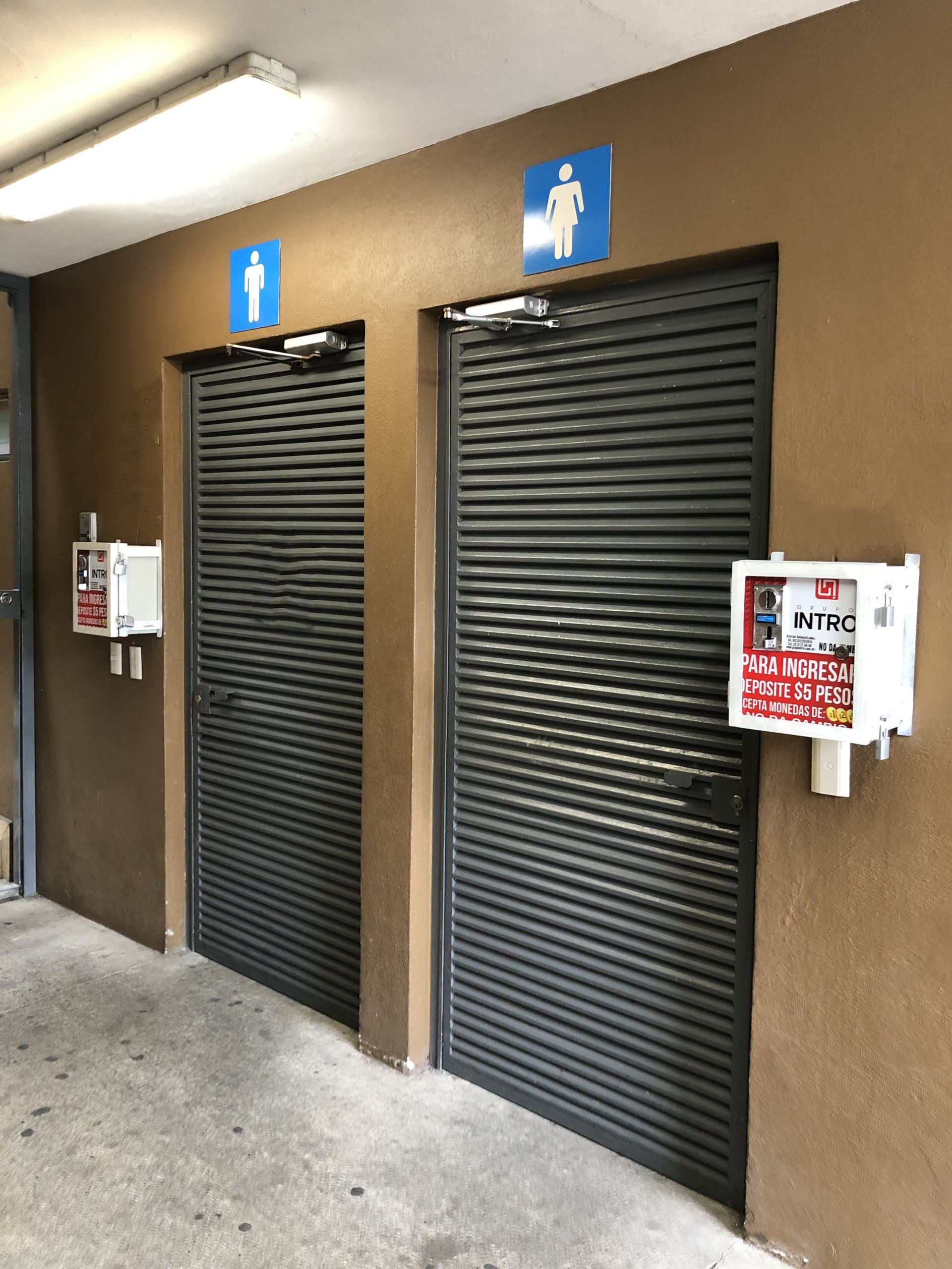 Cajas de cobro para banos