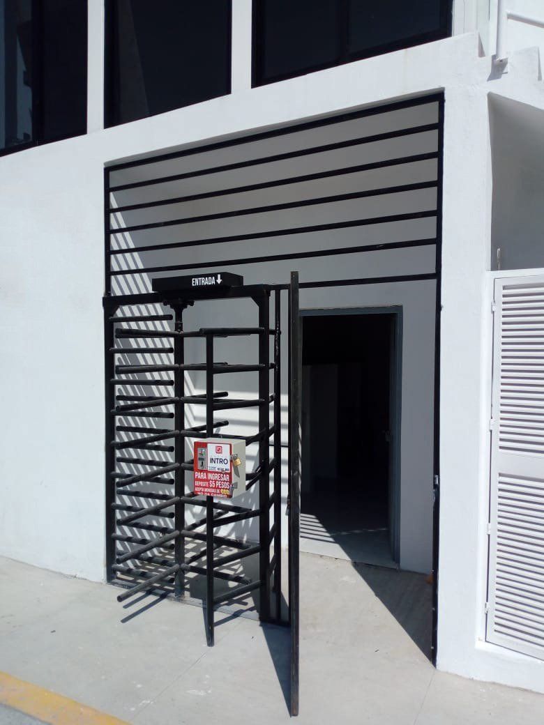 Puertas giratorias para baños