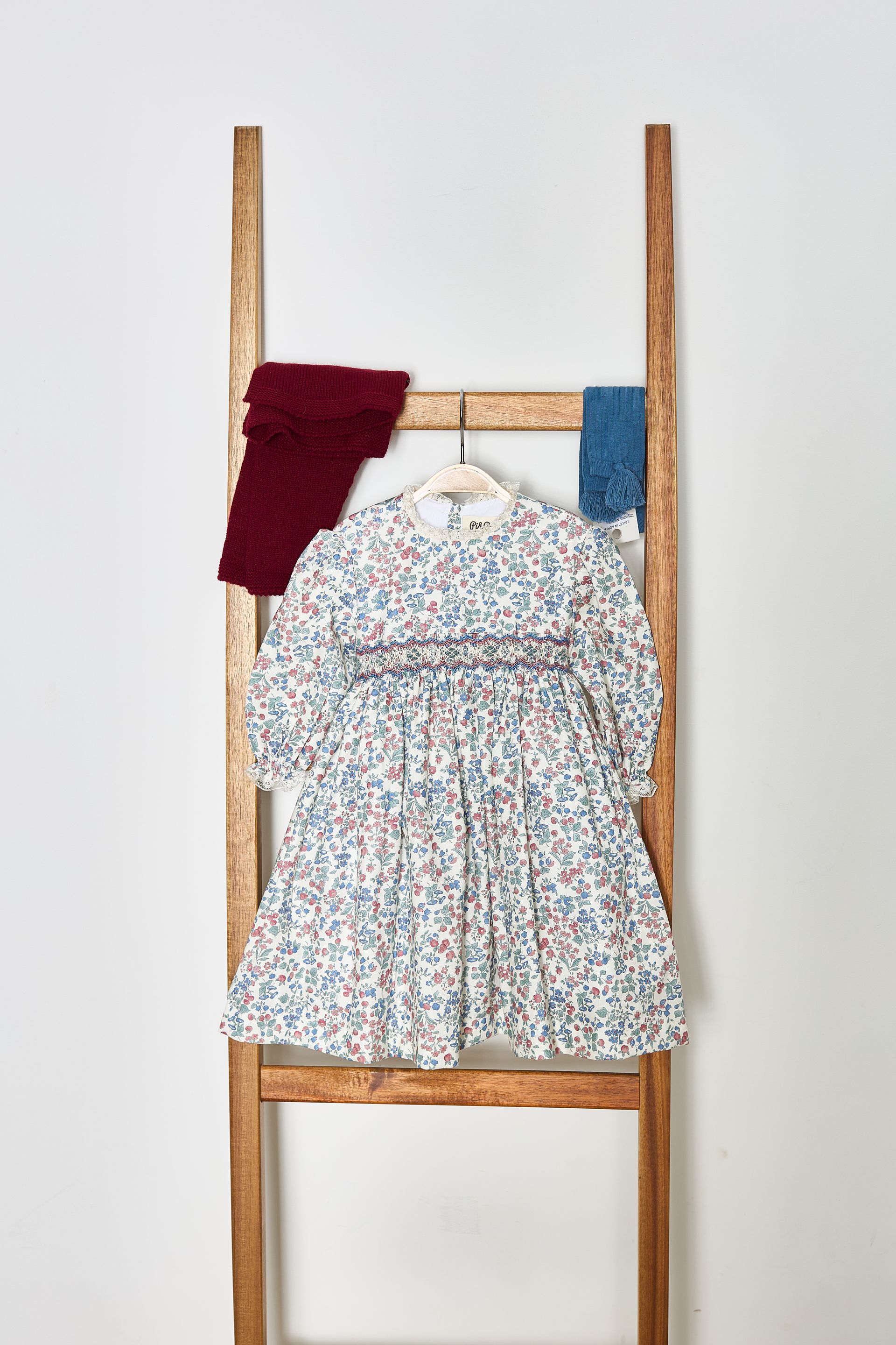 Nuestro nuevo diseño con bordado a mano made in Spain