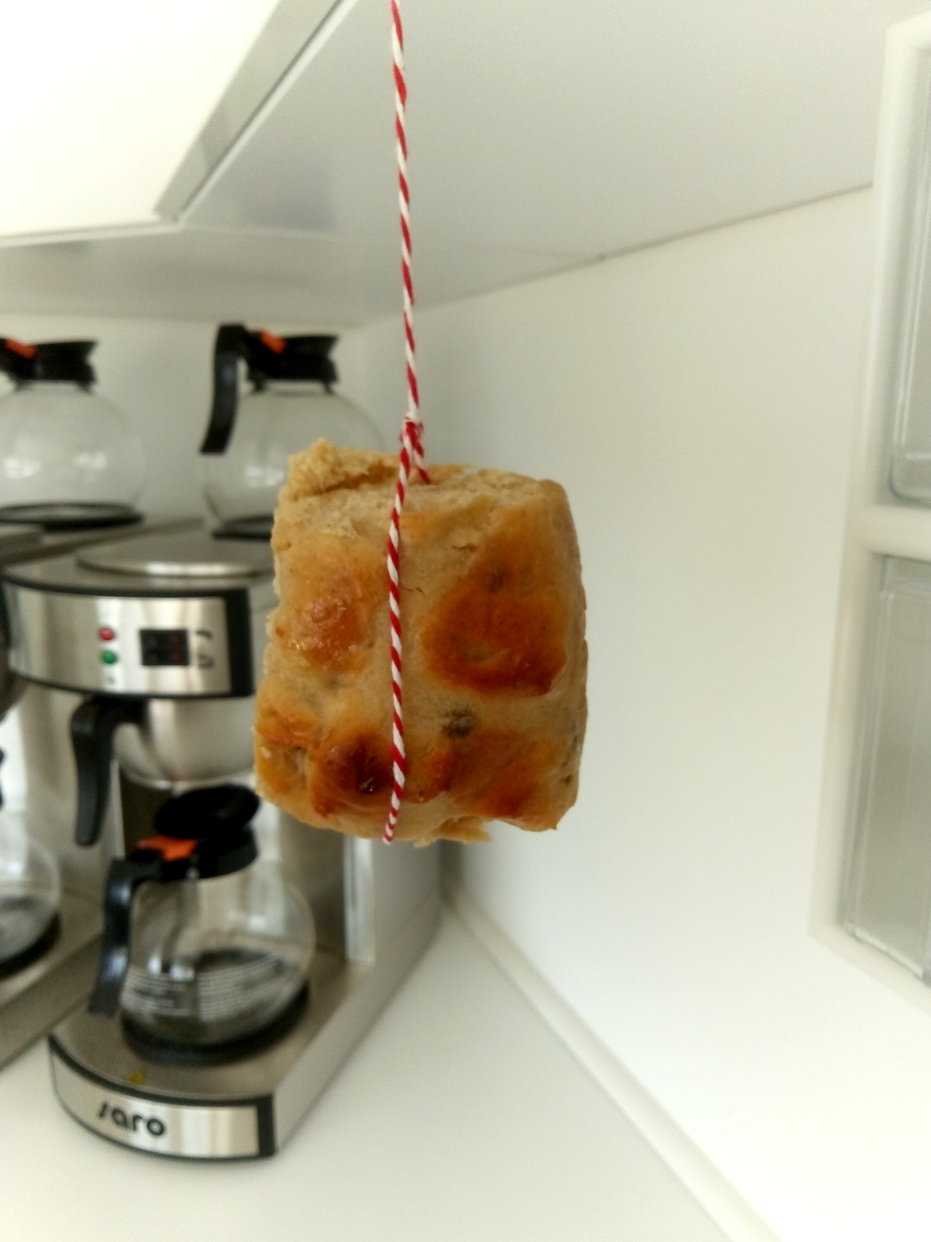 Hot Cross Bun in der Küche aufgehängt Hot Cross Bun