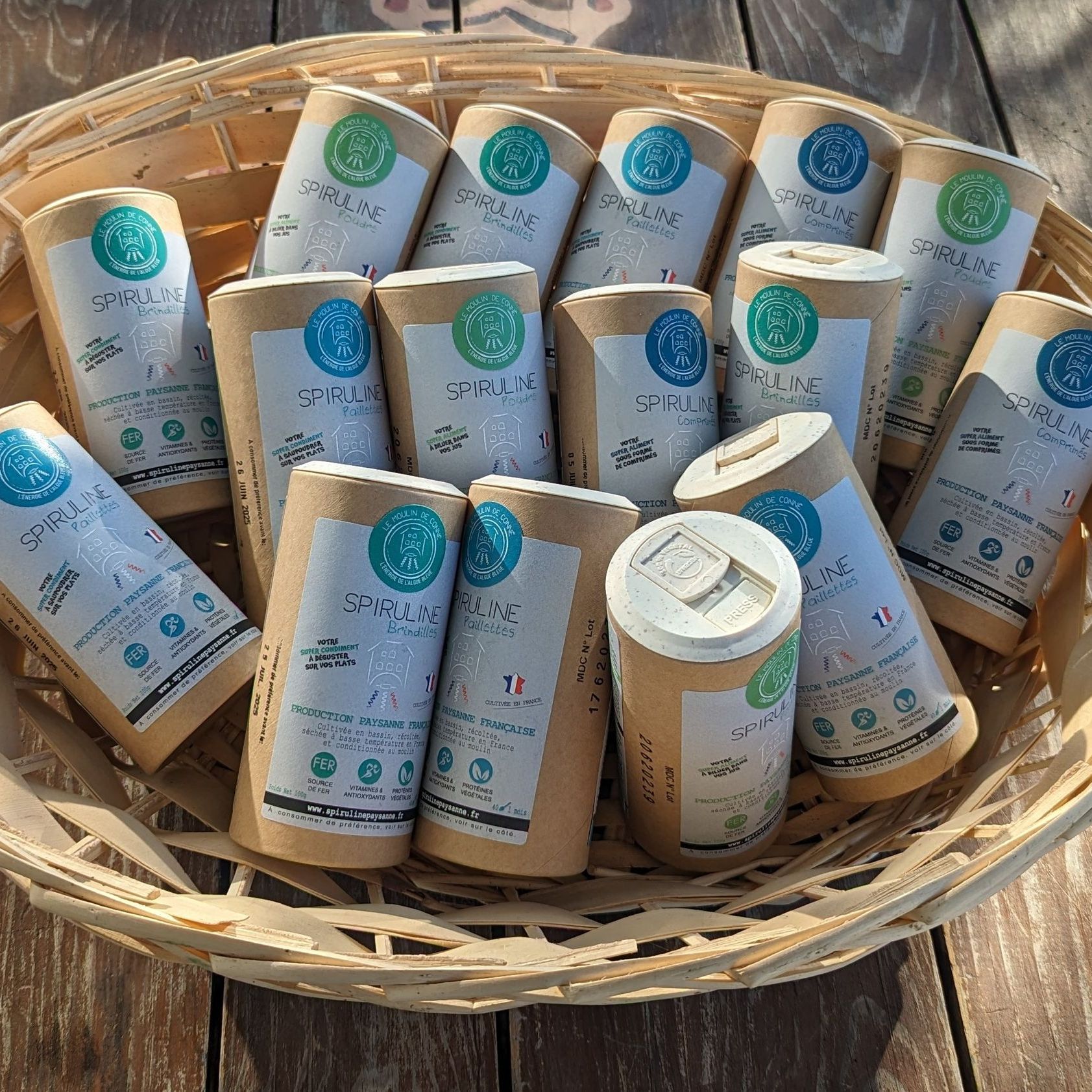 spiruline comprimé, brindille, poudre et paillette local