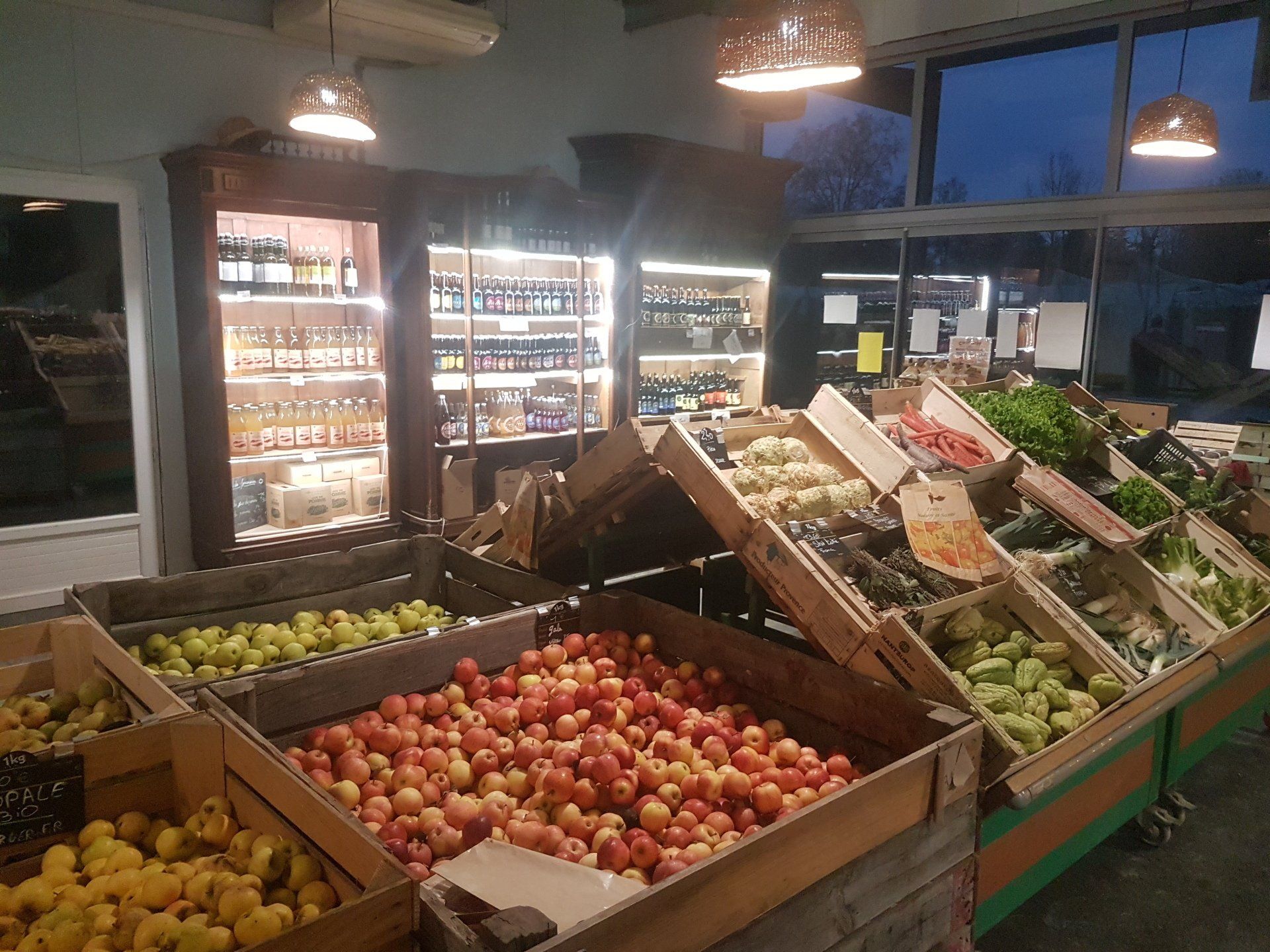 un magasin de produits locaux frais qualité pas cher