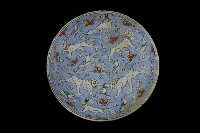 Musée du Louvre . Photo La Labyrintheque Plat à décor animalier, vers 1575-1580, Turquie, Iznik, Paris, Musée du Louvre