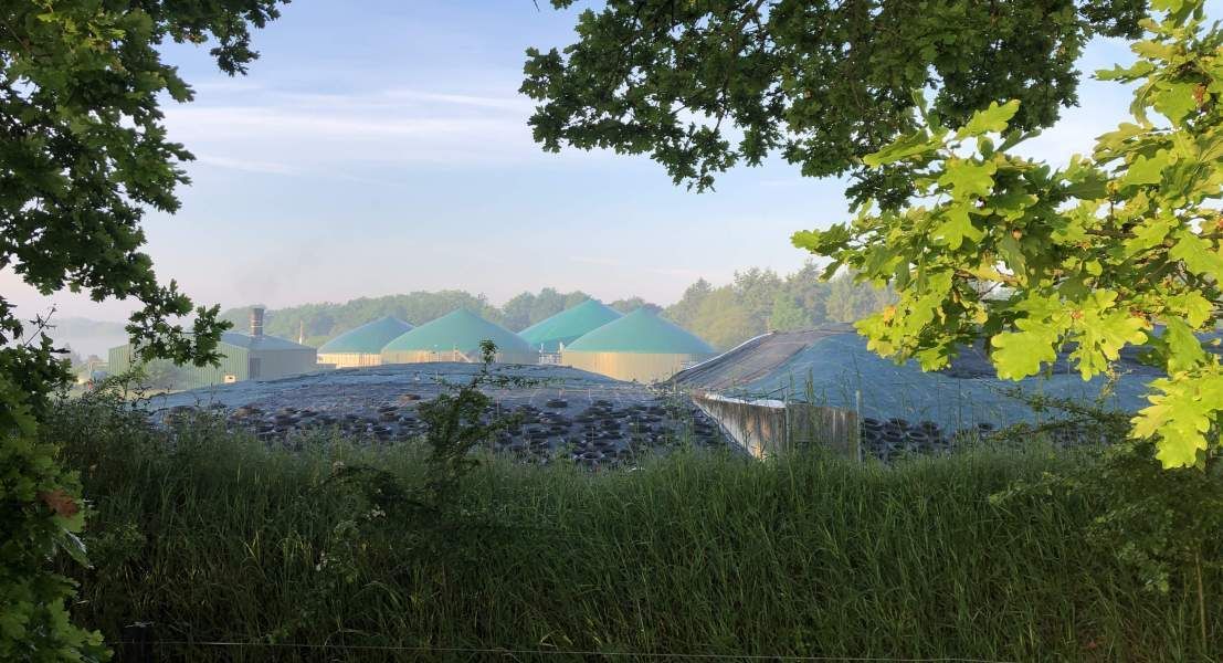 Biogasanlage am Morgen