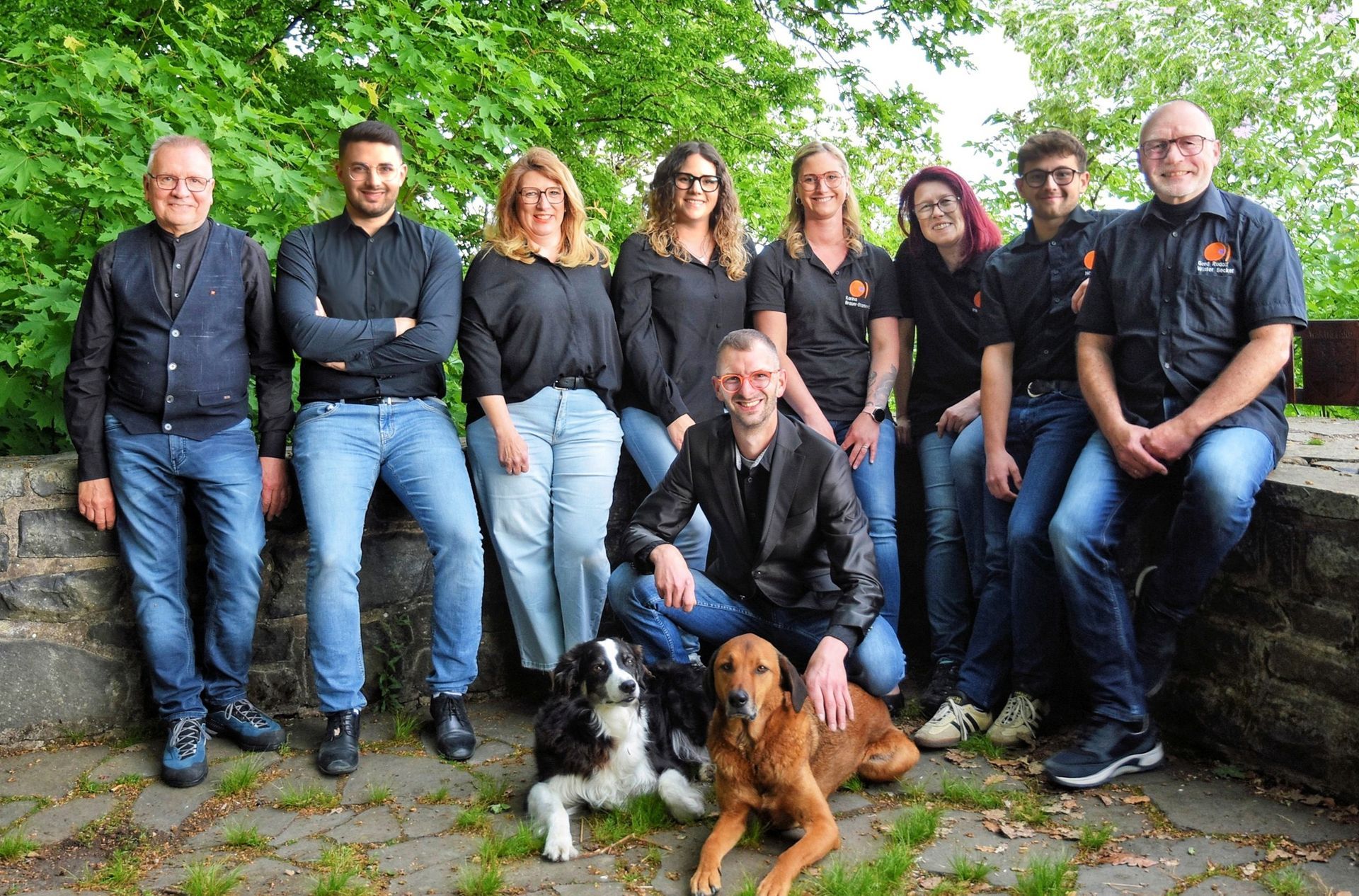 Gruppenbild Belegschaft Brille Winter-Becker GmbH und Optik am Rathaus Inhaber Joel Carducci