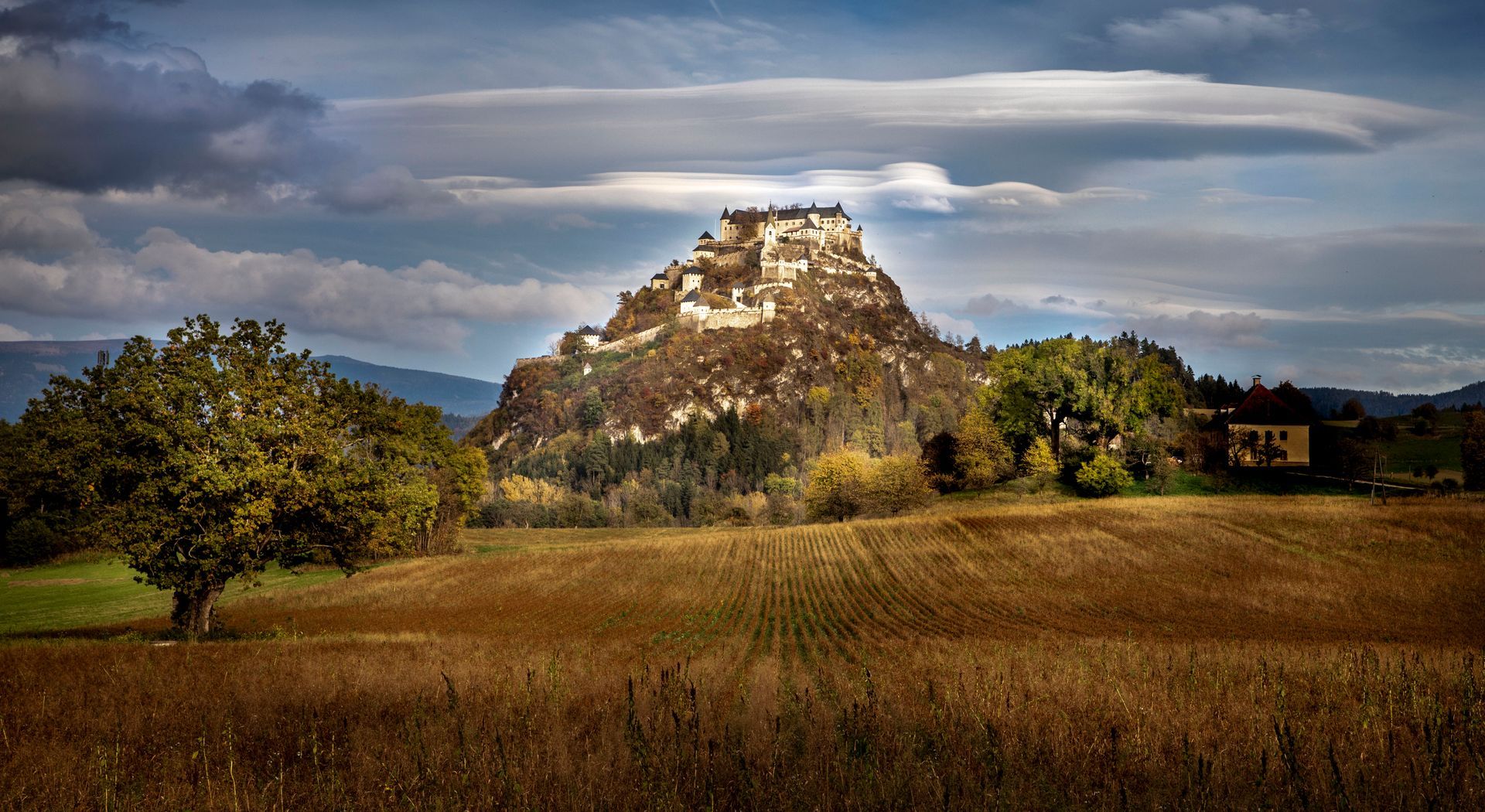3+Magische+Wolken+Hochosterwitz+Foto+August+Zoebl+2019+216.jpg