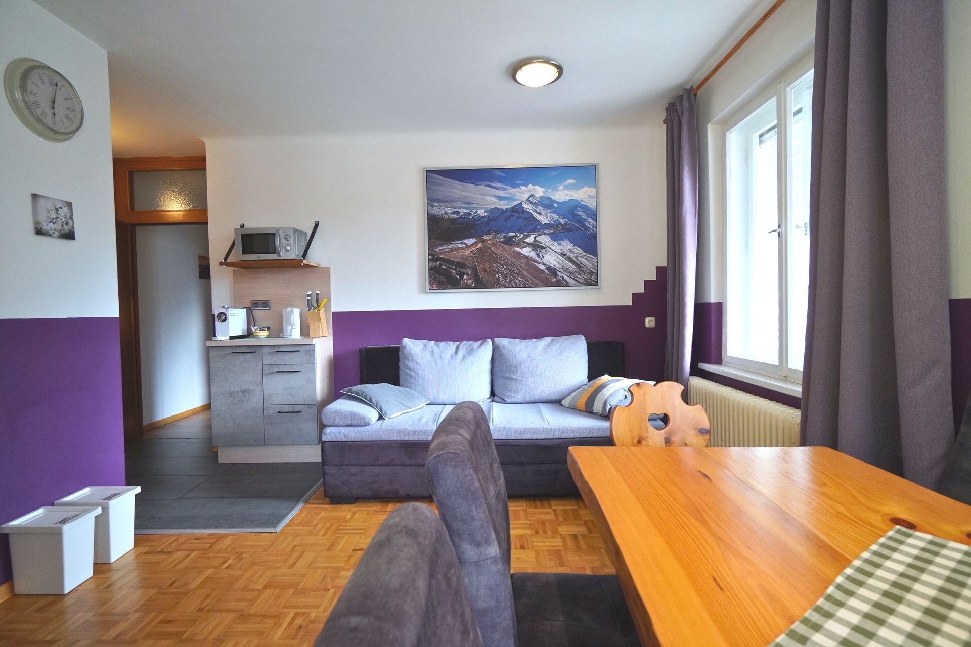 Appartement Tschiernock _ Uitzicht vanaf de tafel naar de slaapbank