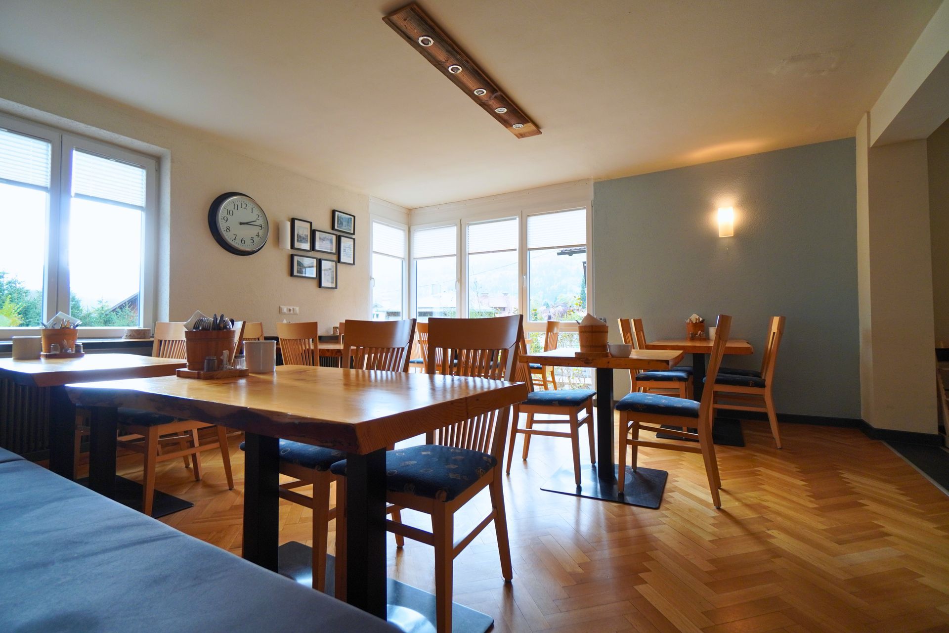 Speisesaal- Weitwinkelaufnahme, Pension Sonnenheim in Gmünd in Kärnten, Österreich