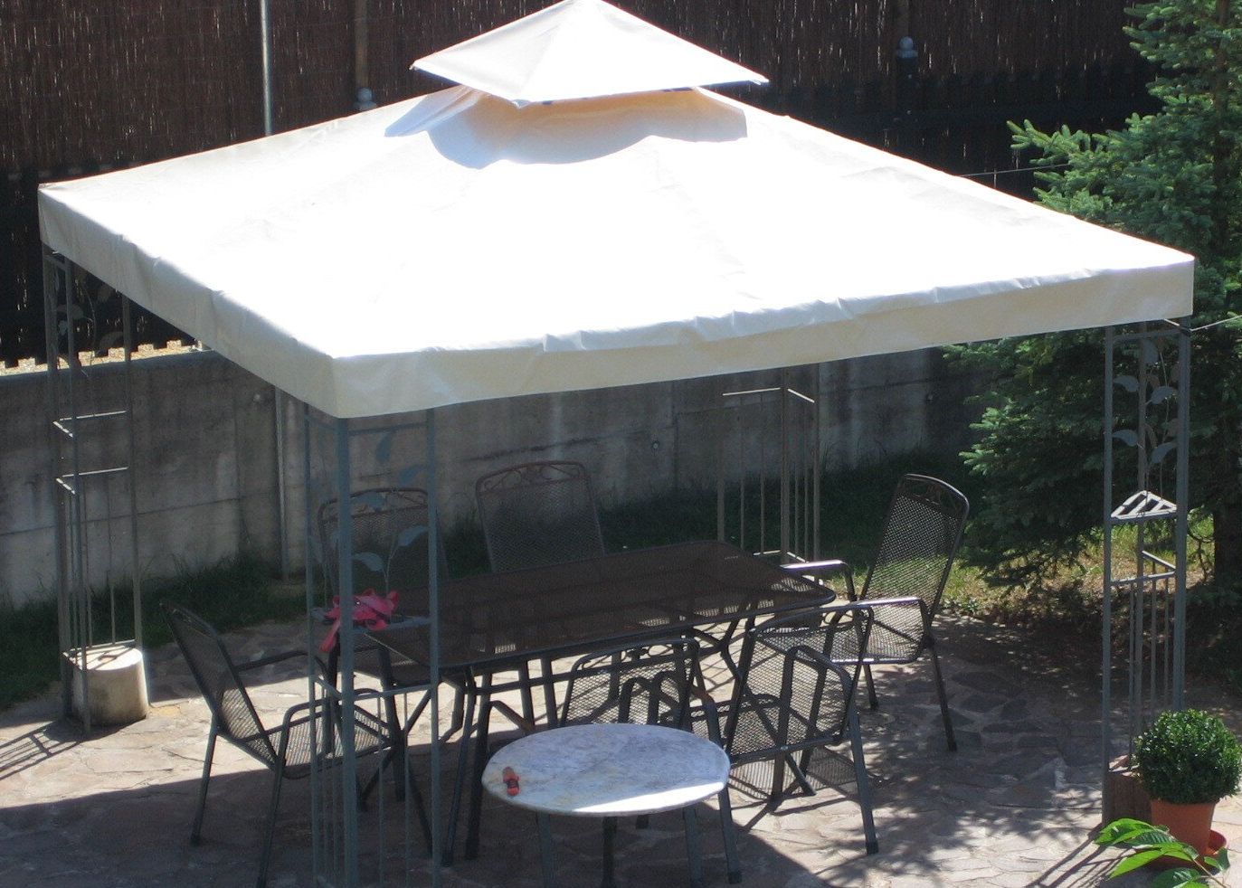 Pavillondach mit Lüftungsdach aus LKW Plane