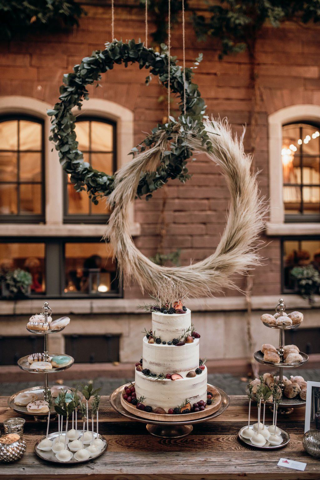 Hochzeitskuchen Hochzeitstorte Tischdekoration Boho Organic Style Bohemian Outdoor Deko