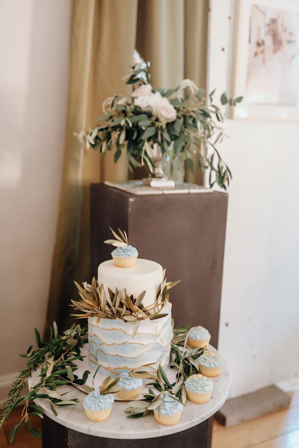 Hochzeitskuchen Hochzeitstorte Sweet Table hellblau weiß mediterran Mykonos Moments drumherum Eventgestaltung