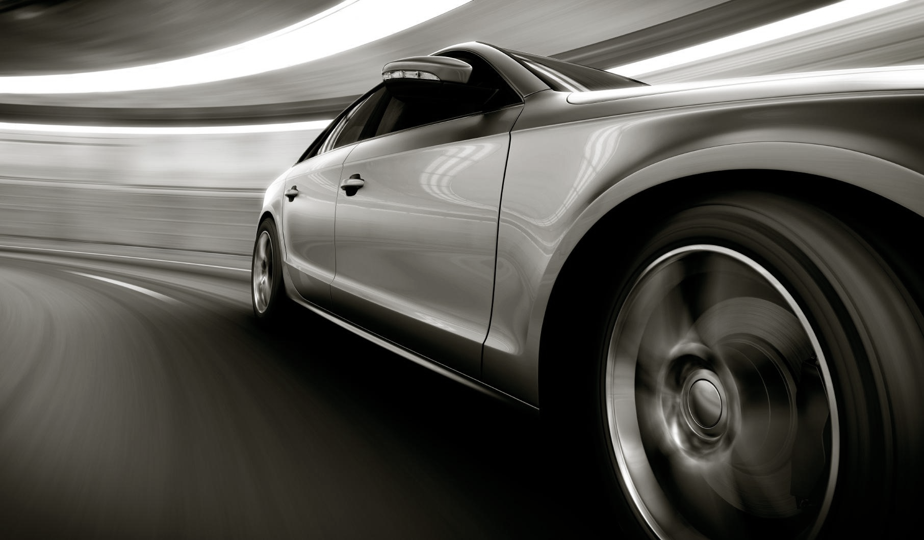 Coche circulando por encima de la velocidad permitida dentro de un túnel de autopista el conductor podría estar conduciendo bajo los efectos del alcohol o drogas.