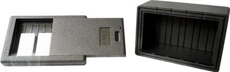 Kein direkter Kontakt zwischen Trockeneis und Kühlgut in der Box. Die Kälte verteilt sich gleichmäßig durch Kühlschlitze.