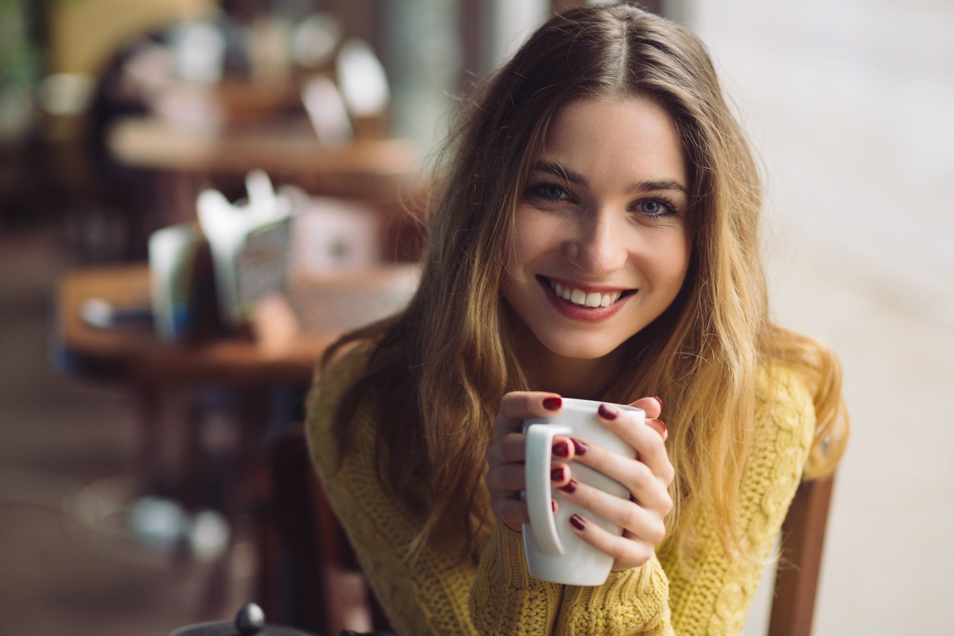 Café Mujer tomando café