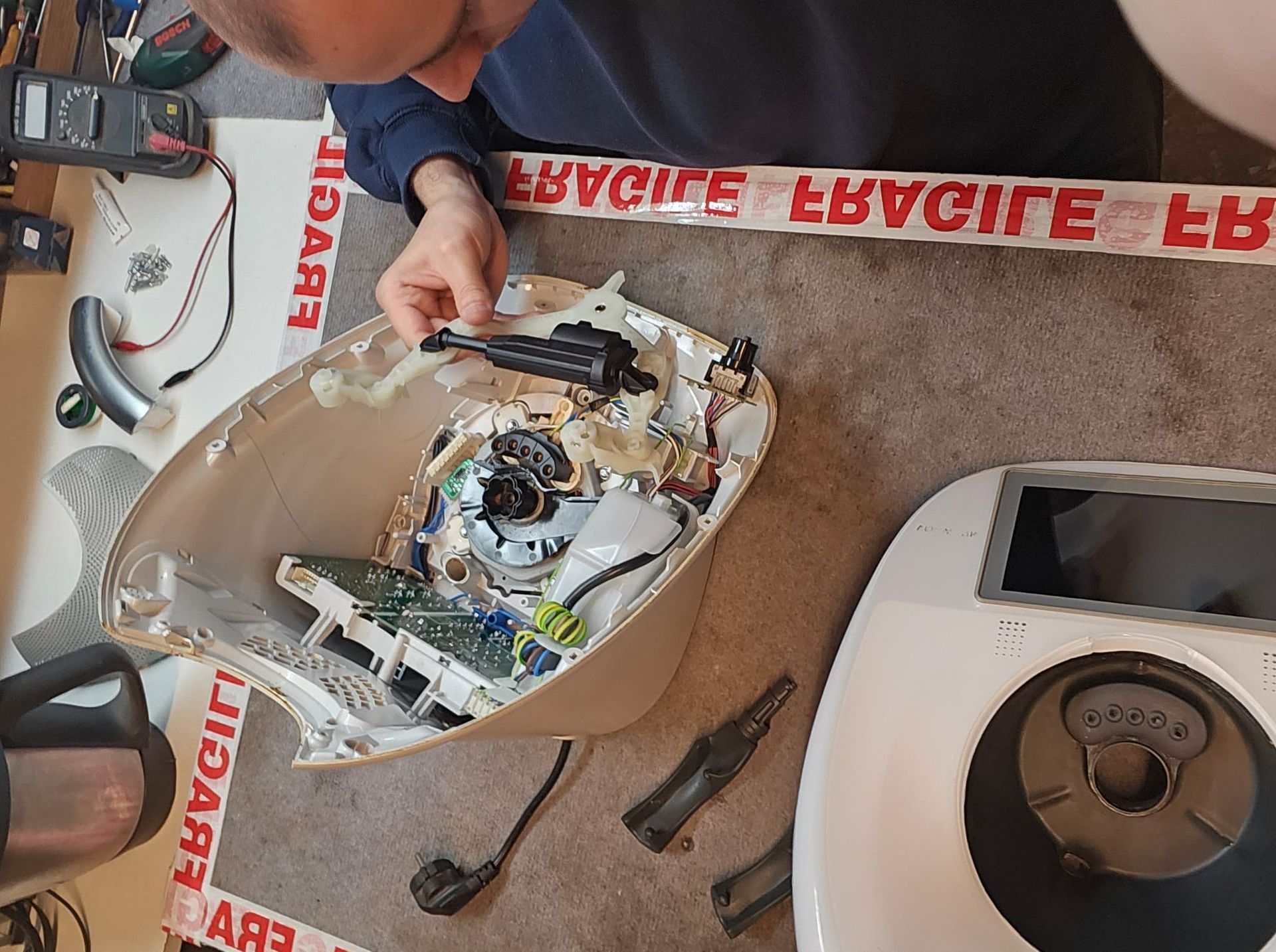 En Mollet del Vallès, servicio técnico de robot de cocina, Thermomix, Kenwood, Mycook, Moulinex, Mambo, Cecotec, Smart Foodie Servicio técnico de robot de cocina en Mollet del Vallès, Thermomix, Kenwood, Mycook, Moulinex, Mambo, Cecotec, Smart Foodie