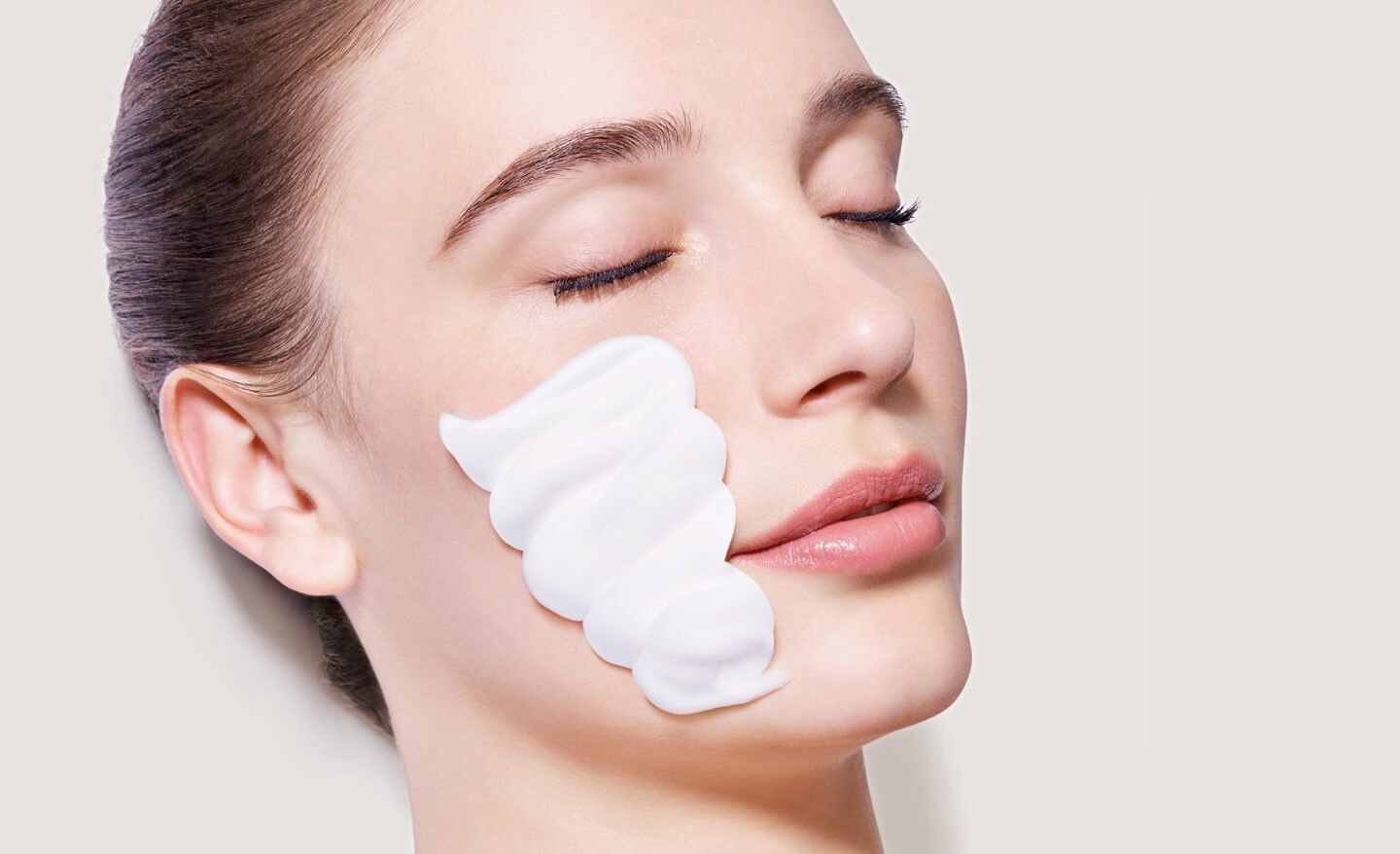 Basis Gesichtspflege bei Kosmetik Saranda