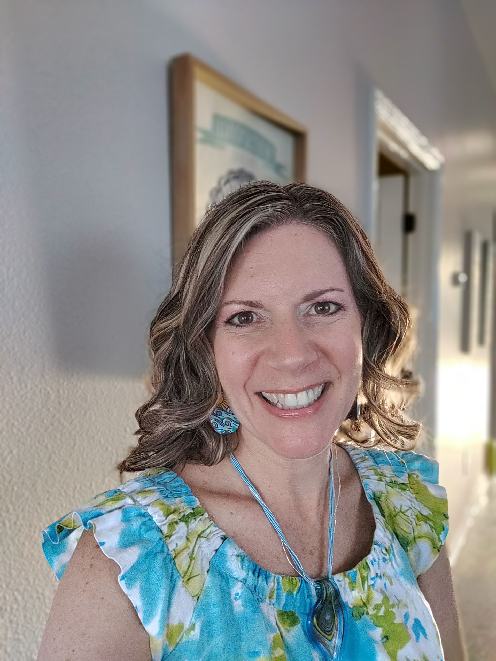 Kathryn Gardner. Licensed Therapist to moms and moms-to-be in Florida and Illinois. Holistic wellness. Anxiety support. Stress management.